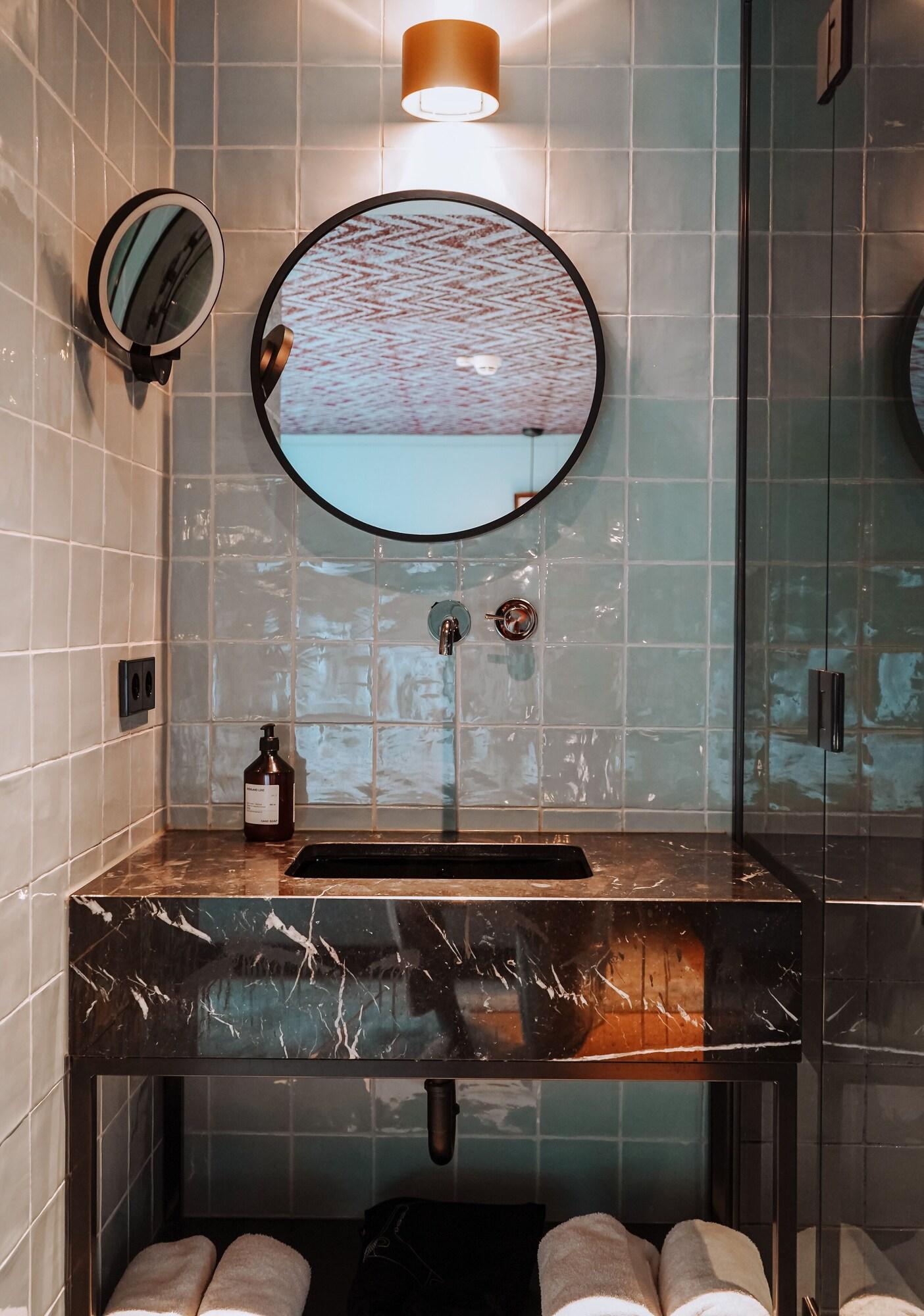 Double Deluxe King Bed