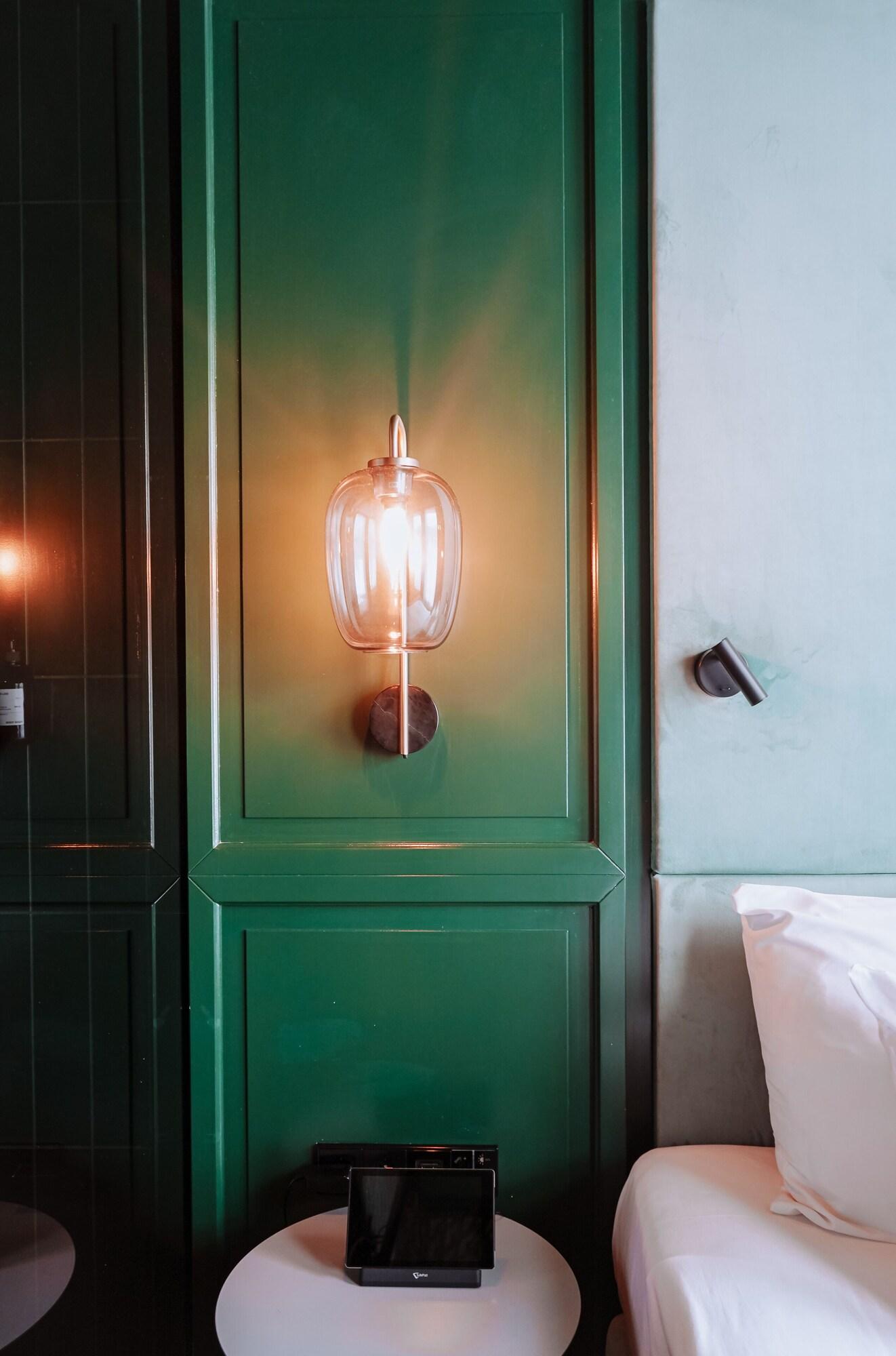 Double Deluxe King Bed