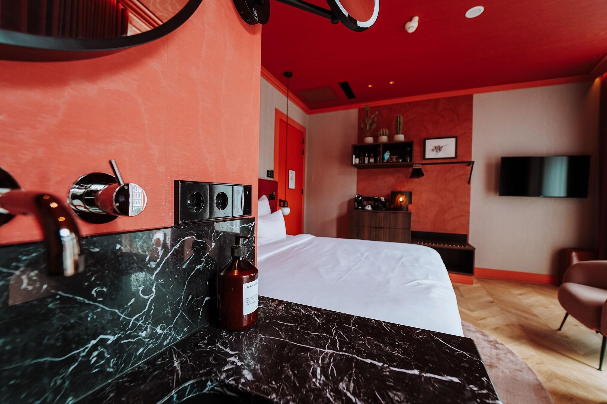 Suite Deluxe King Bed