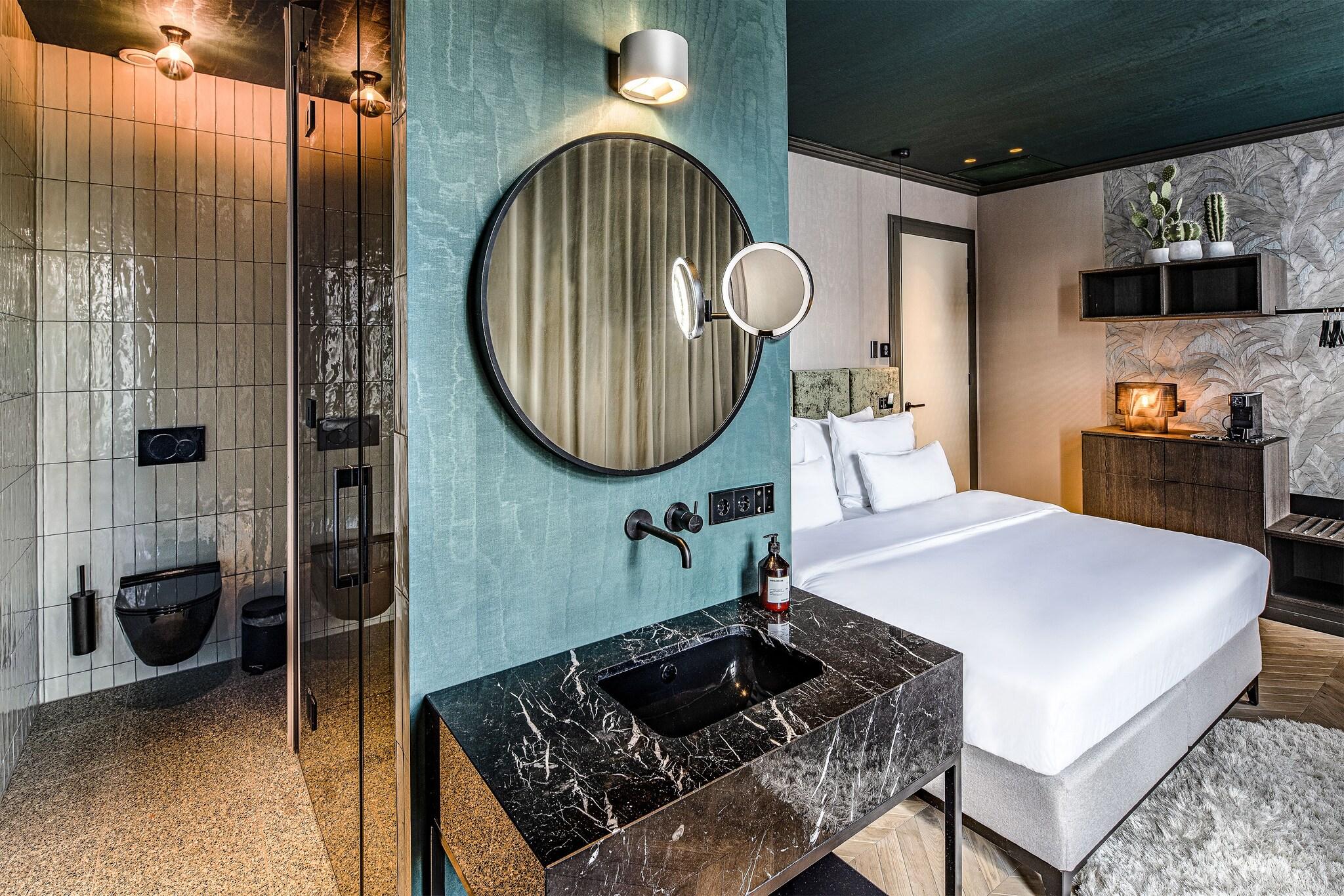 Suite Deluxe King Bed