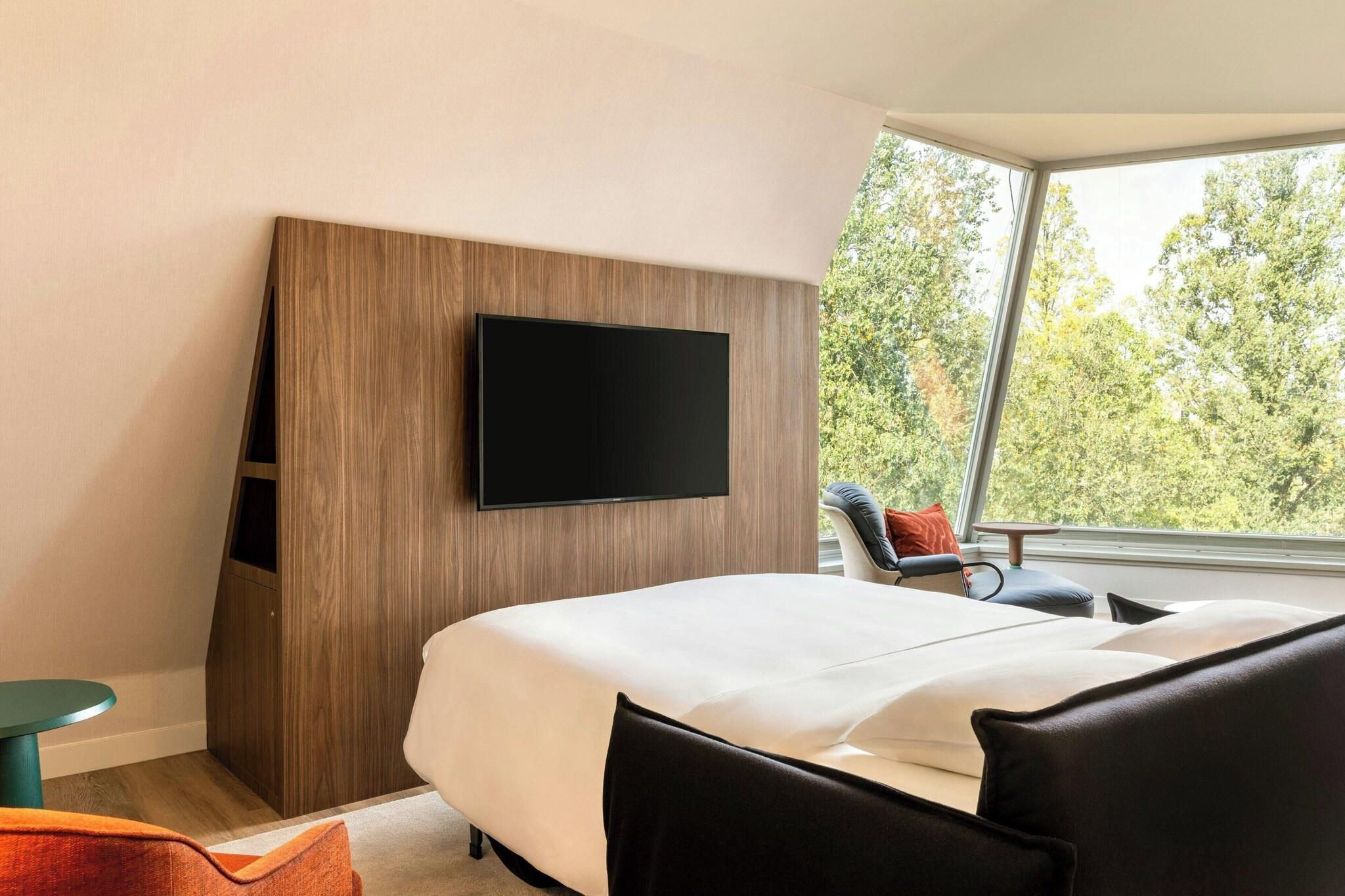 Junior Suite King Size Bed