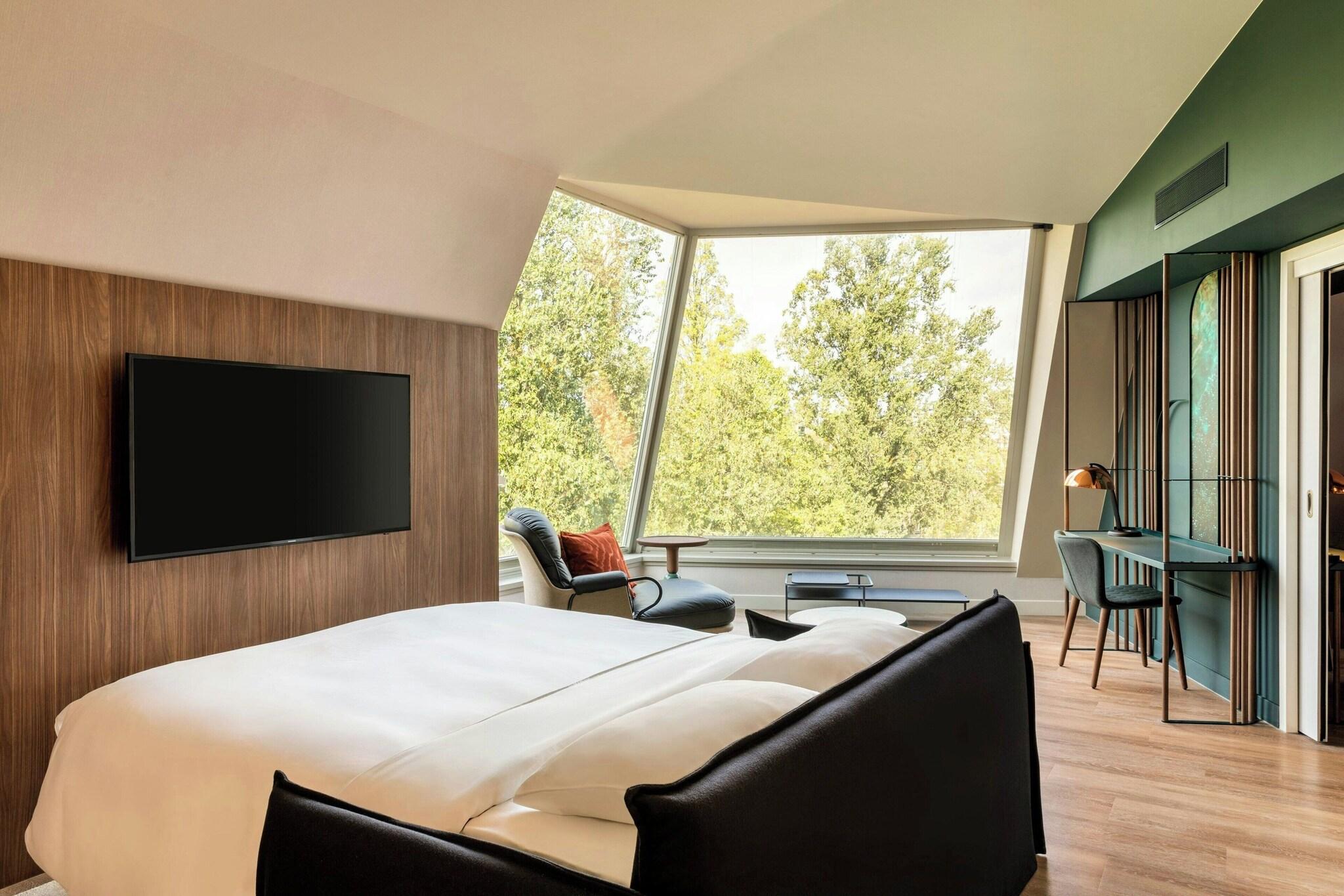 Junior Suite King Size Bed