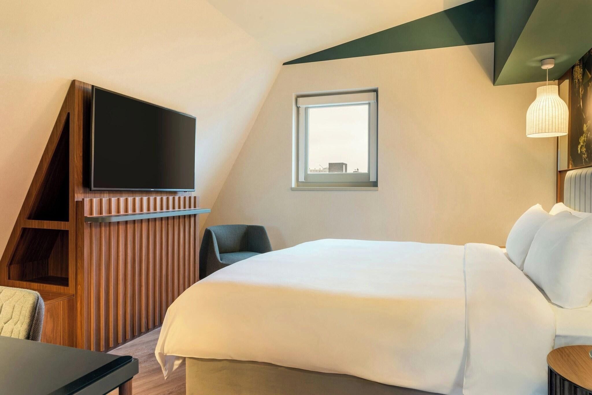 Junior Suite King Size Bed