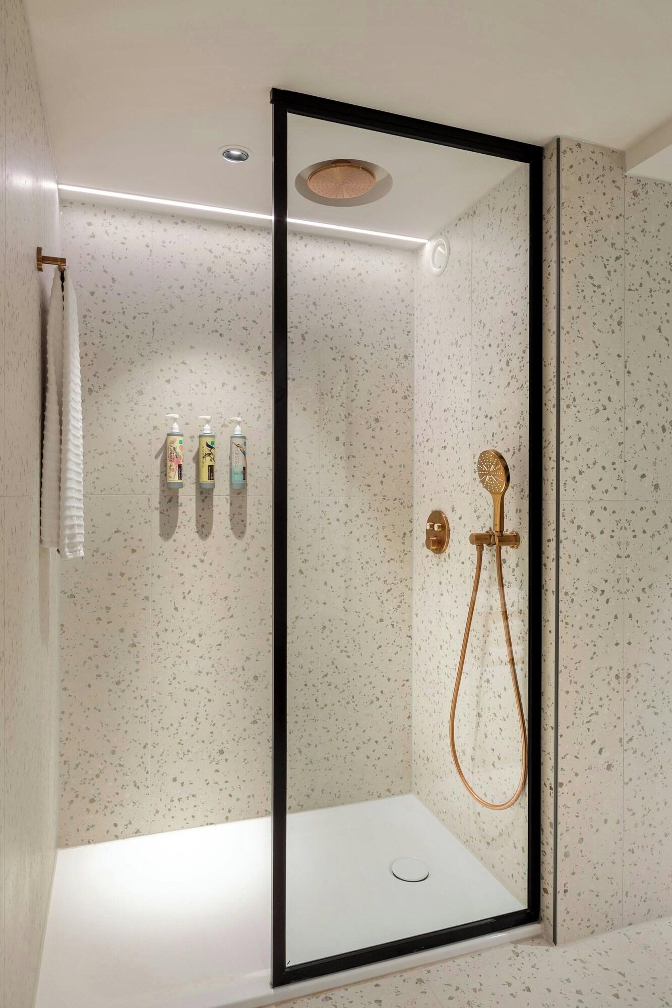 Junior Suite King Size Bed