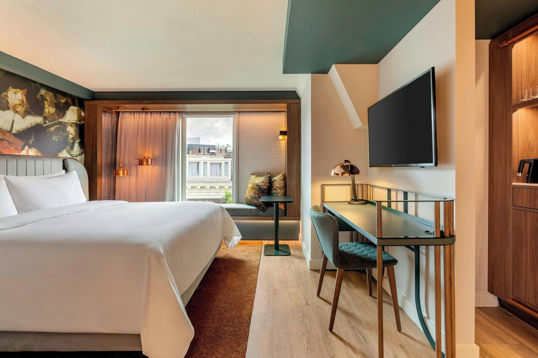 Double Deluxe King Bed