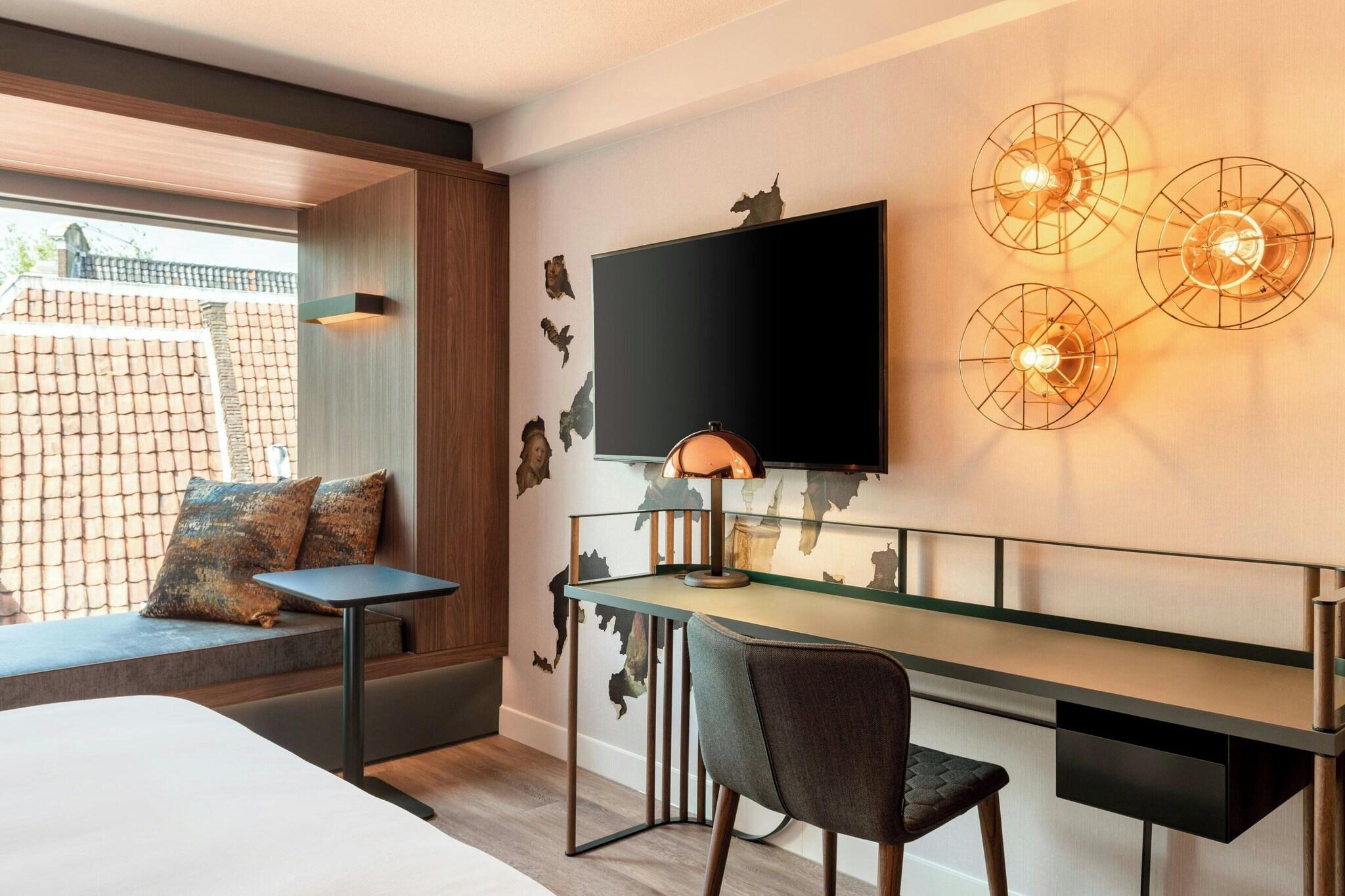 Double Deluxe King Bed