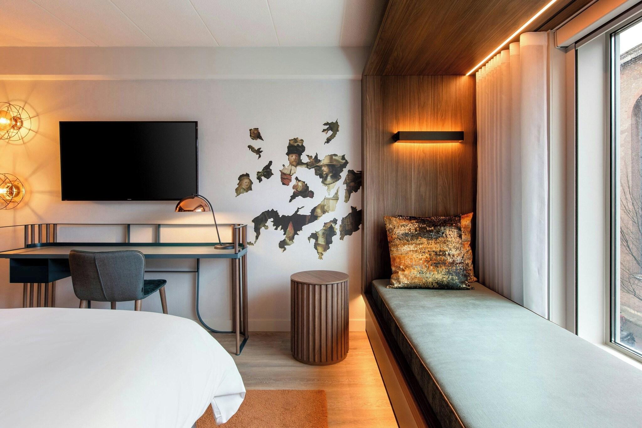 Double Deluxe King Bed