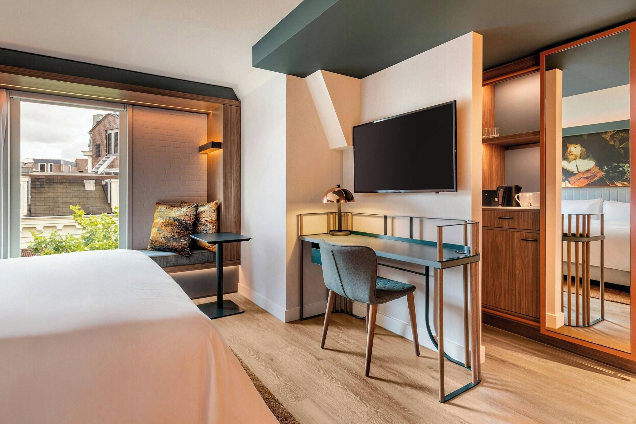 Double Deluxe King Bed