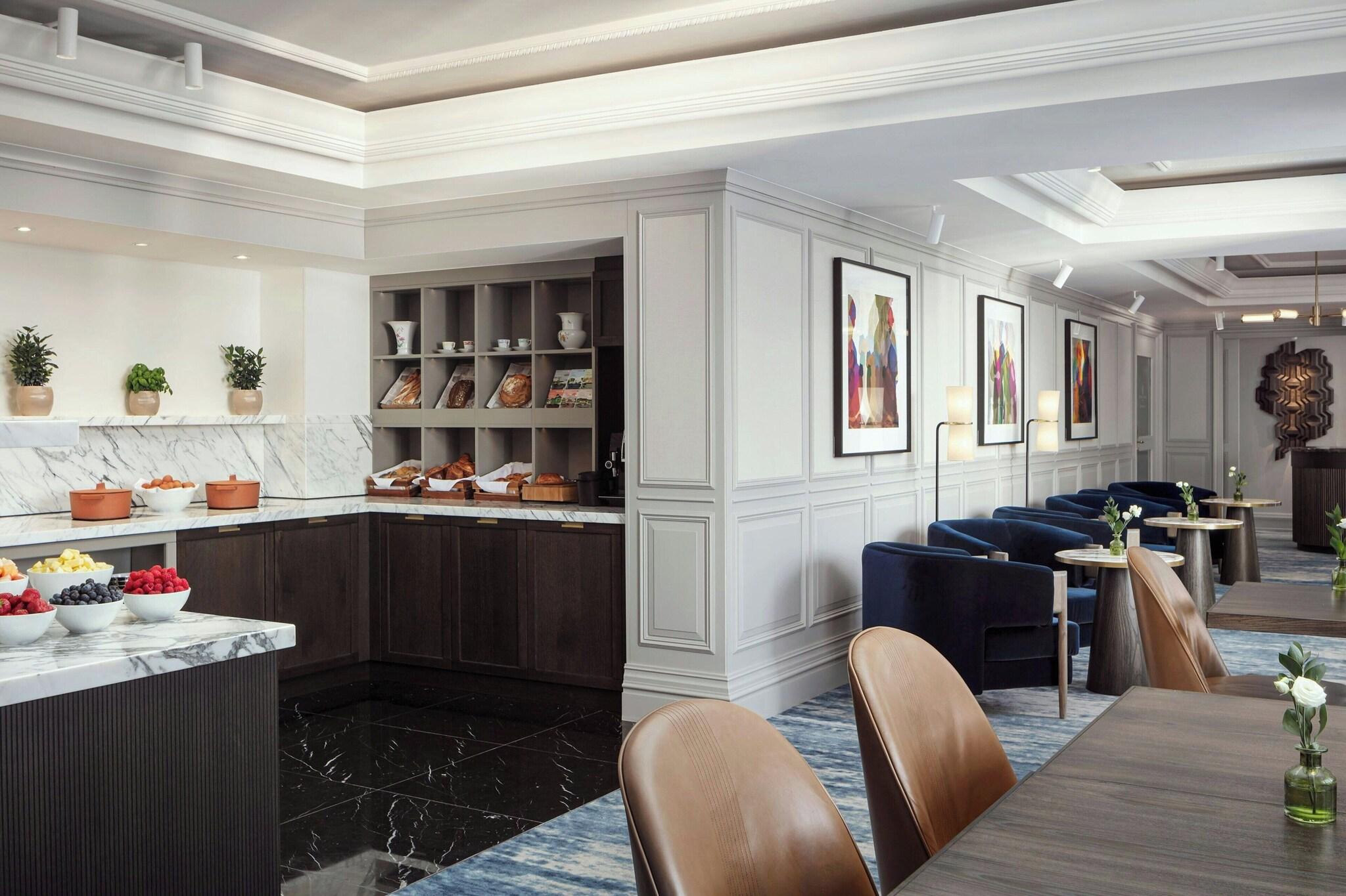 Suite Club with Views
