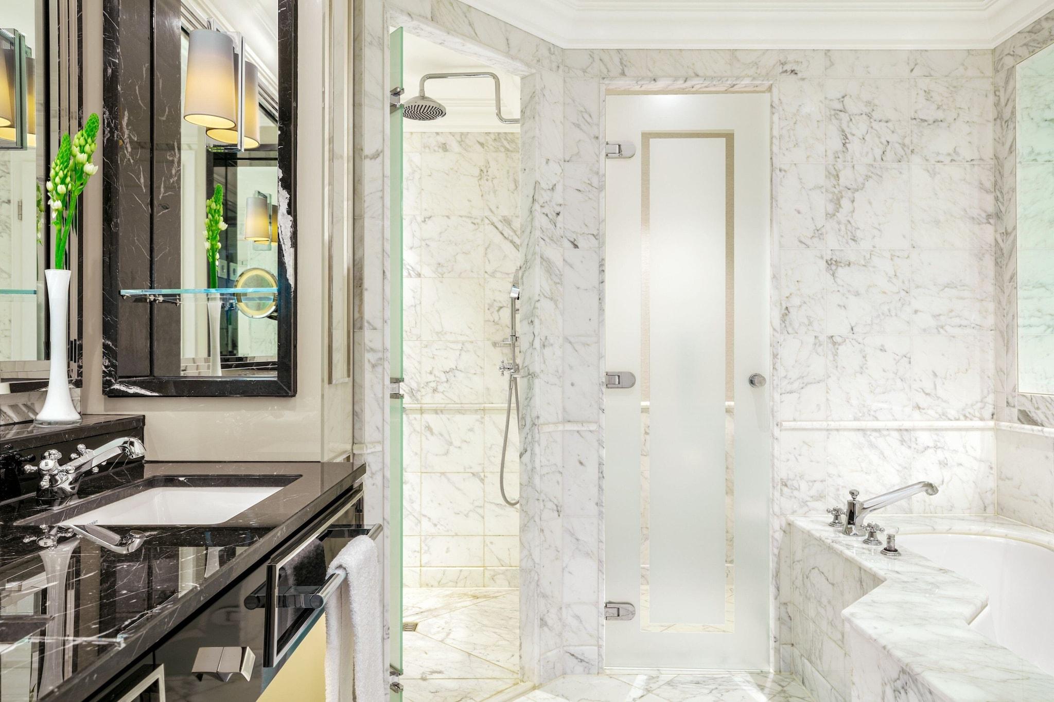 Junior Suite King Bed One Bedroom 