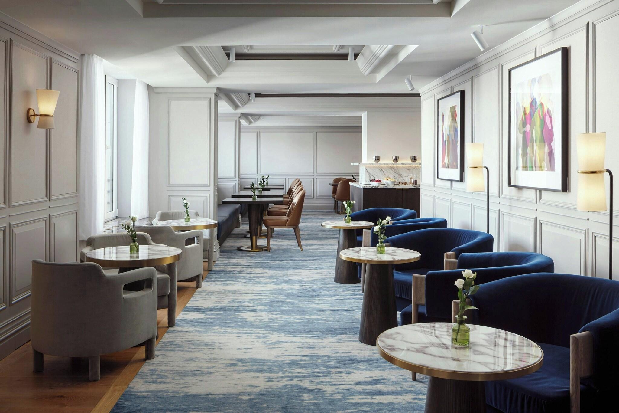 Suite Club with Views