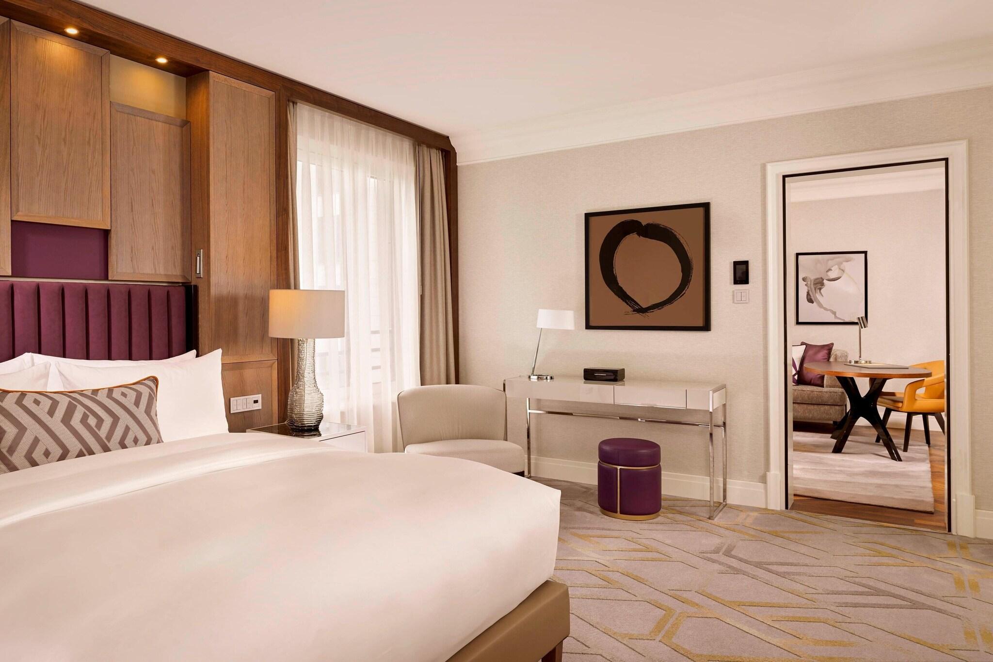 Suite Deluxe King Bed