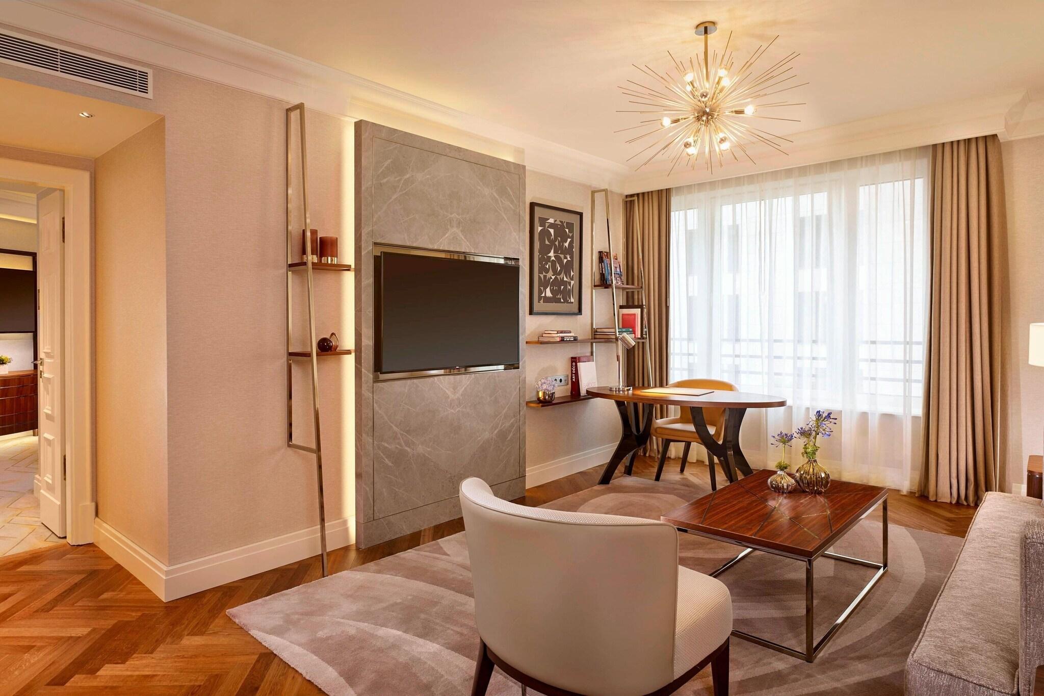 Suite Deluxe King Bed