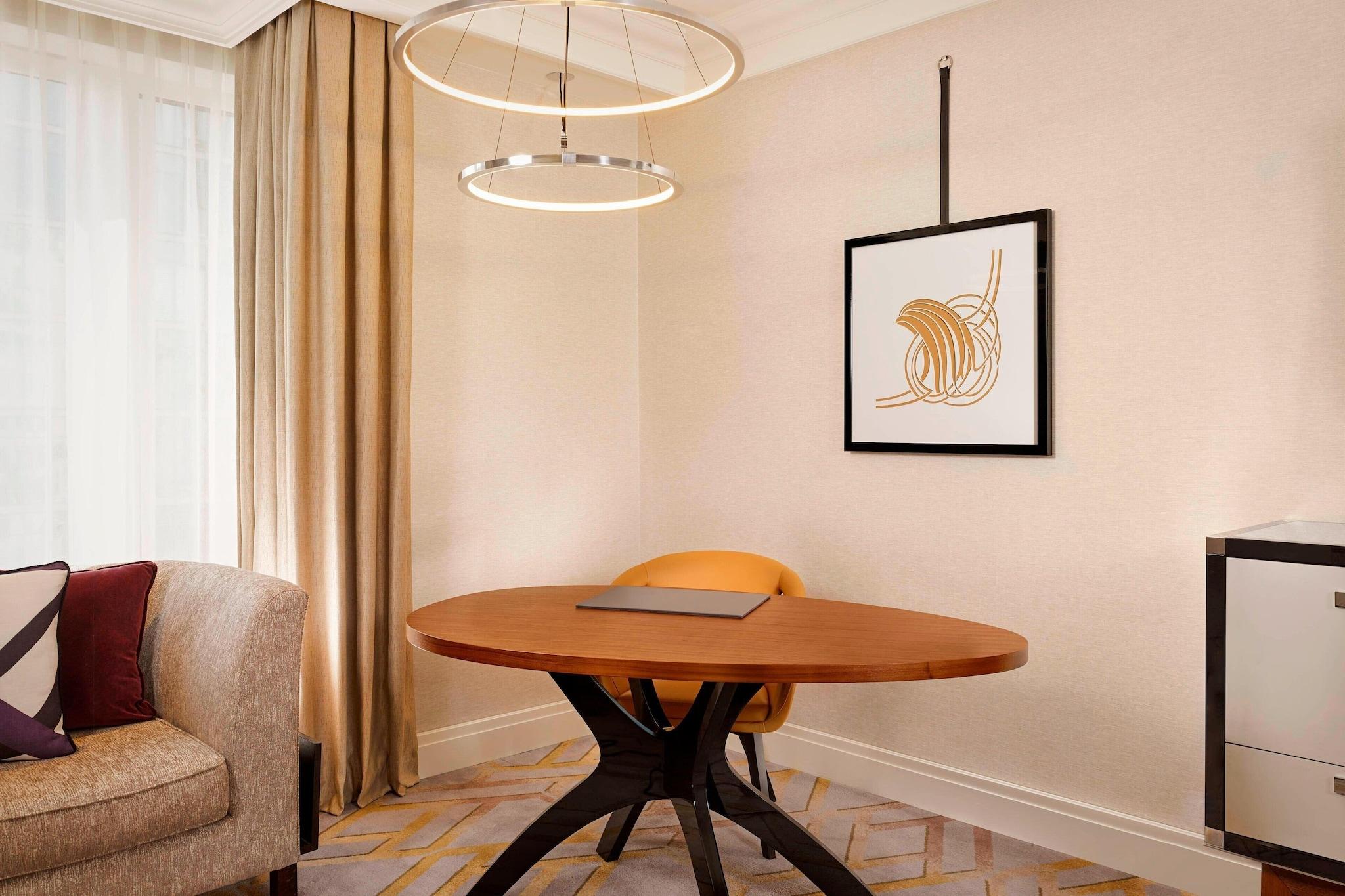 Double Deluxe King Bed