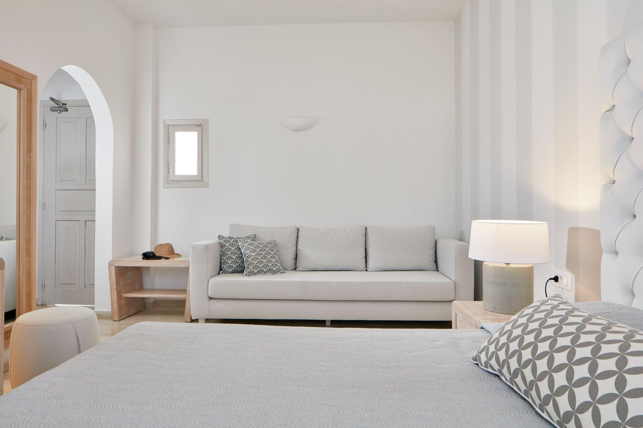 Junior Suite Queen Size Bed