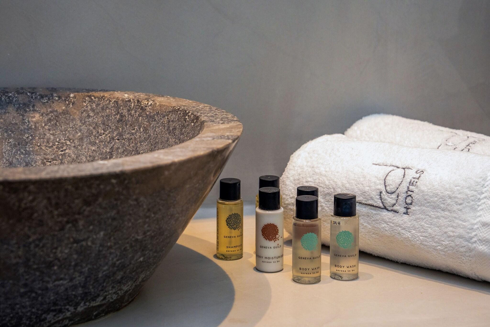 Junior Suite Queen Size Bed