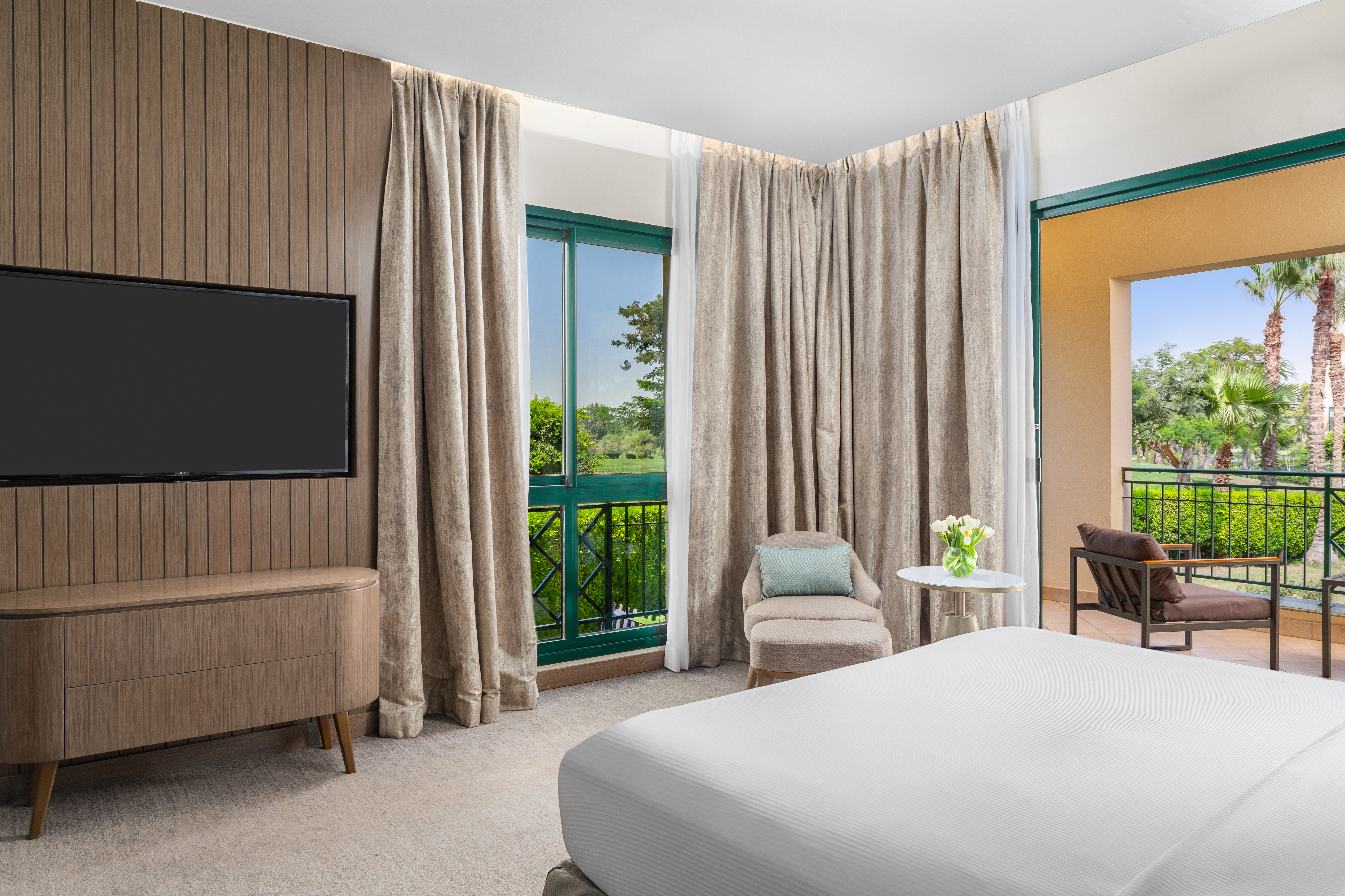 Suite Deluxe King Bed