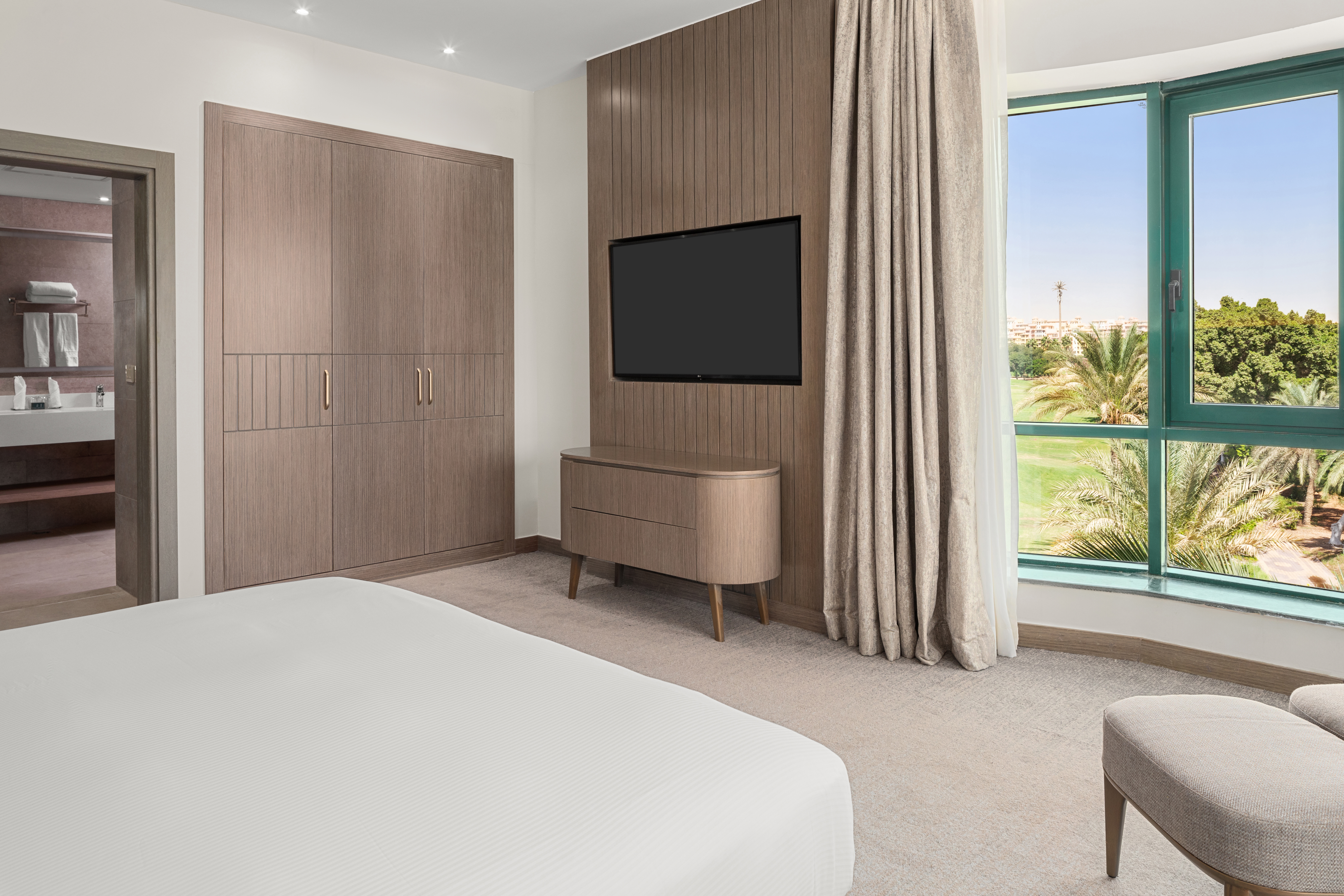 Suite Deluxe King Bed