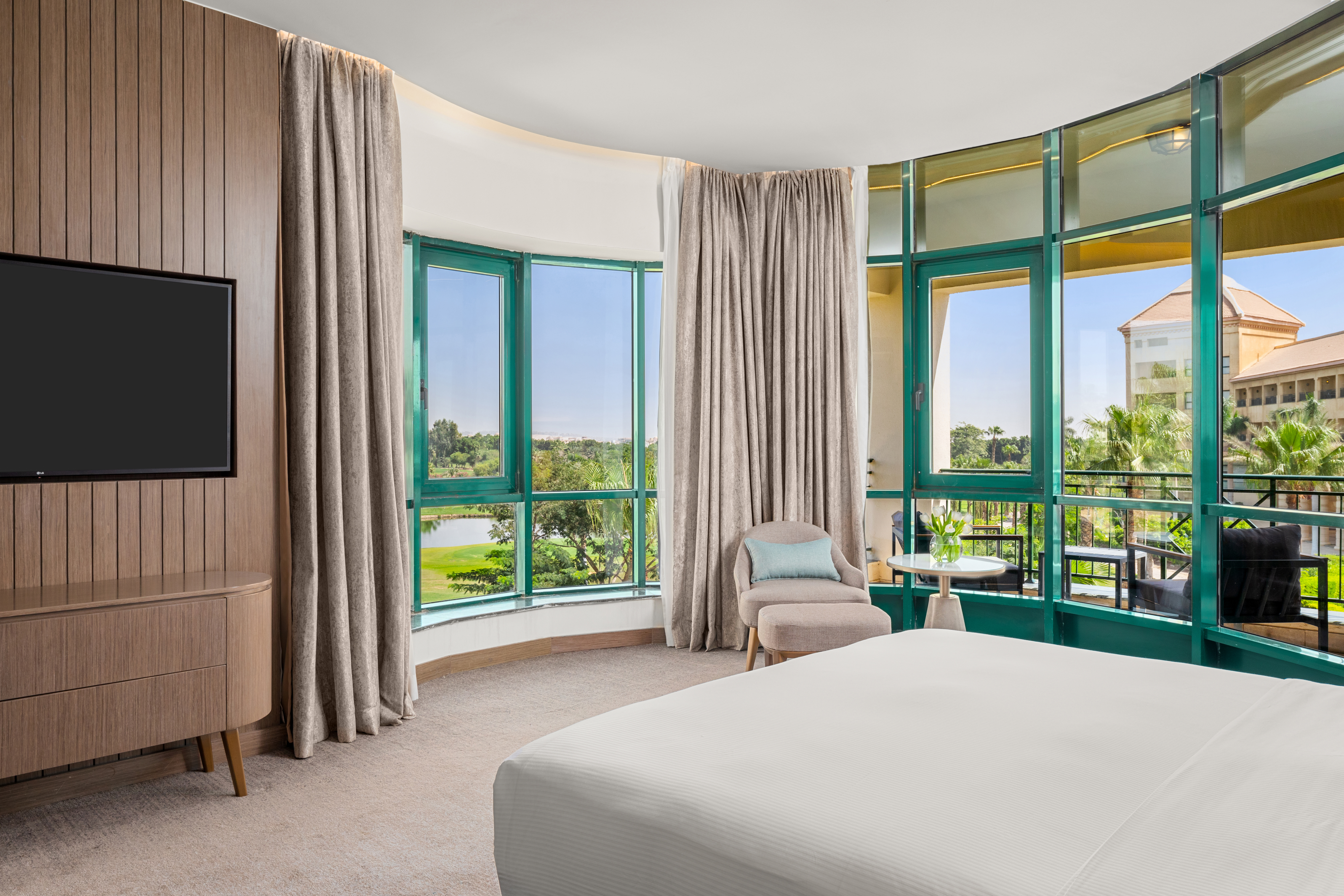 Suite Deluxe King Bed