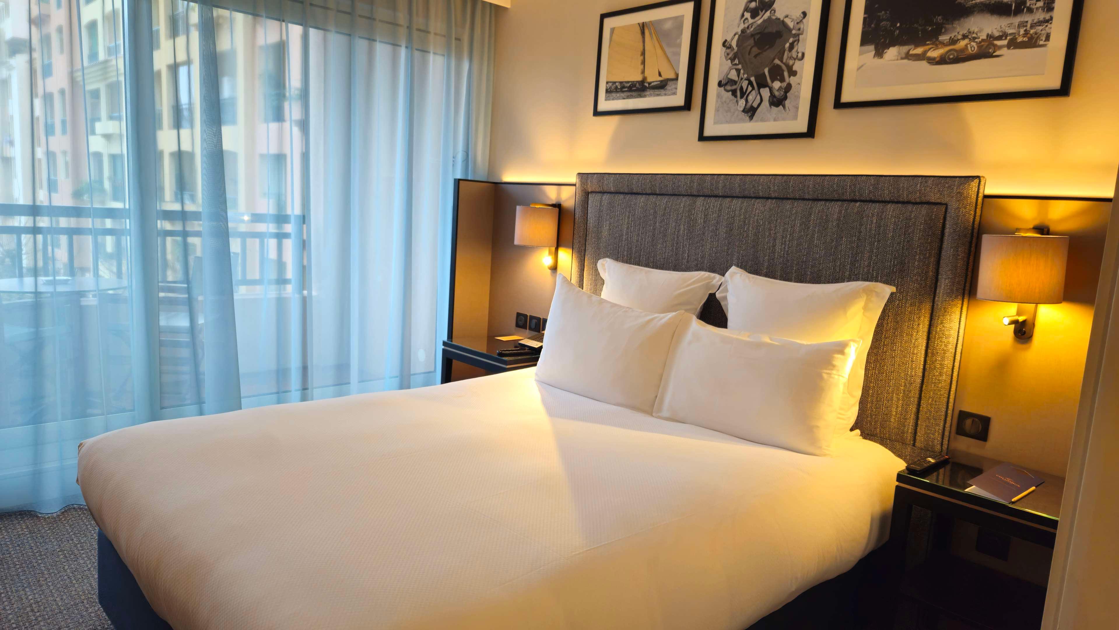 Double Deluxe Queen Bed