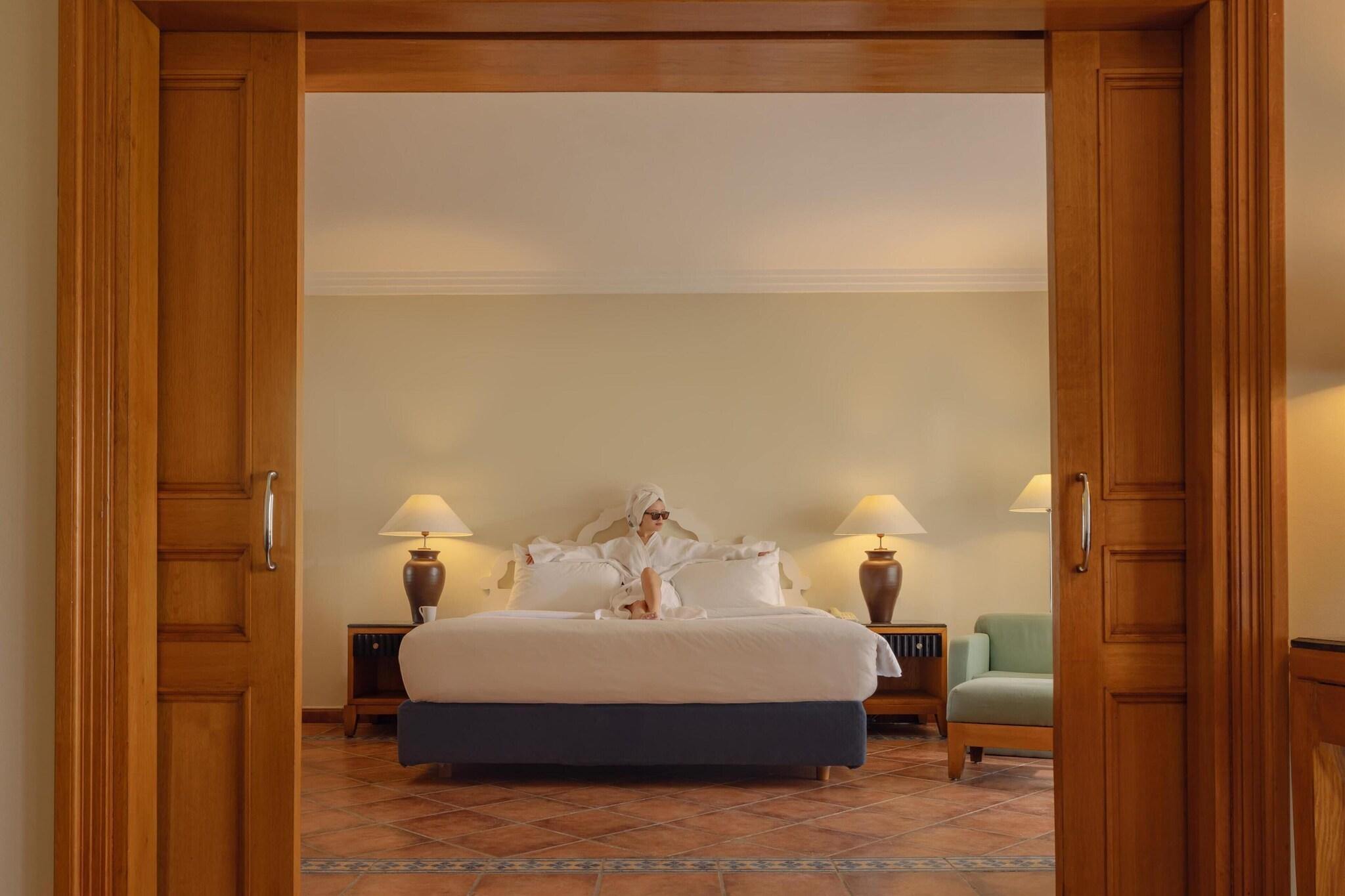 Junior Suite Queen Size Bed