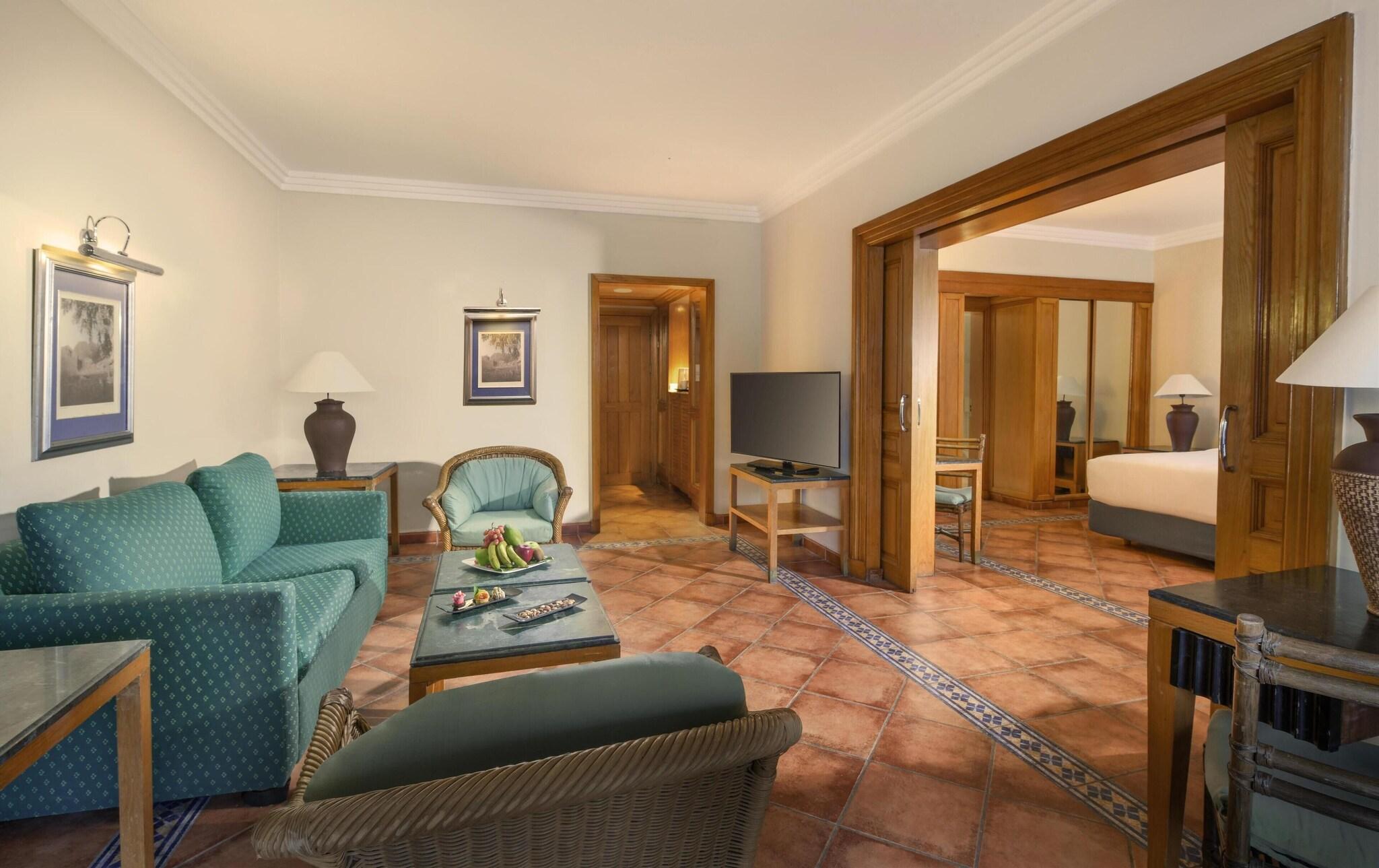 Junior Suite Queen Size Bed