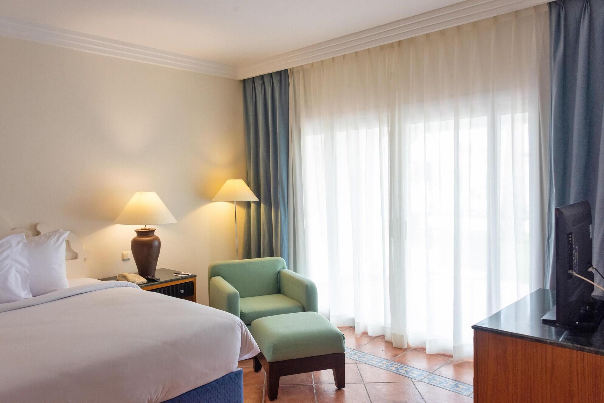 Junior Suite Queen Size Bed