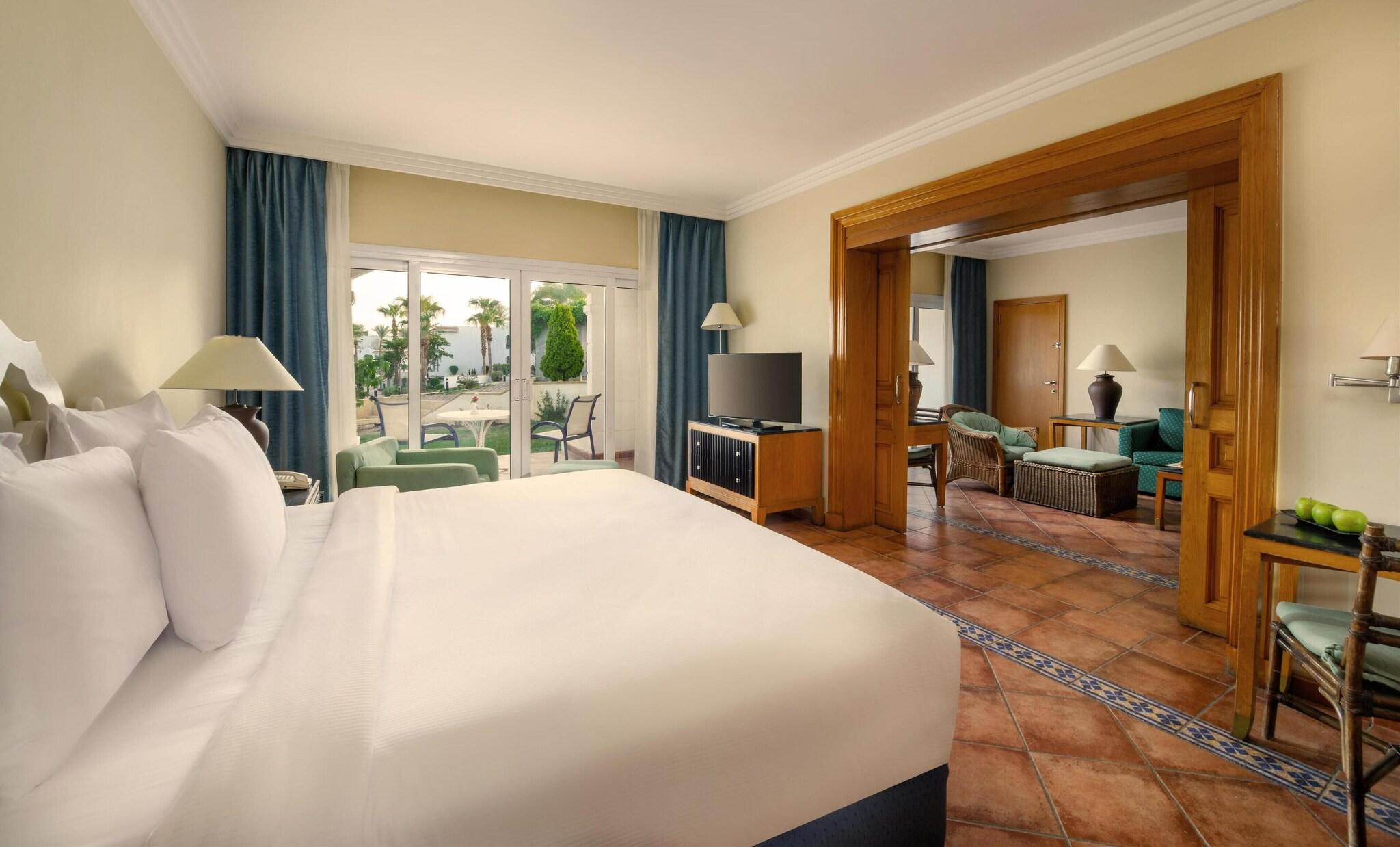 Junior Suite Queen Size Bed