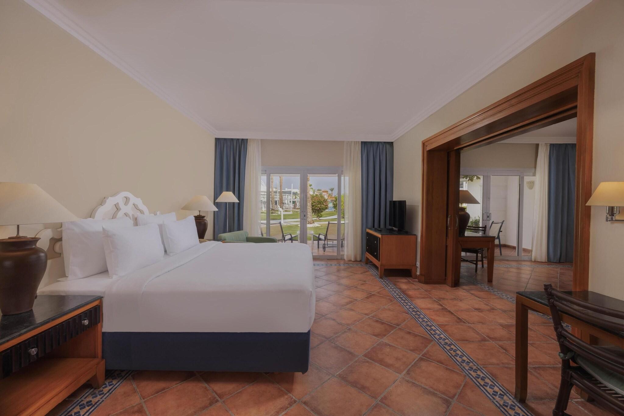 Junior Suite Queen Size Bed