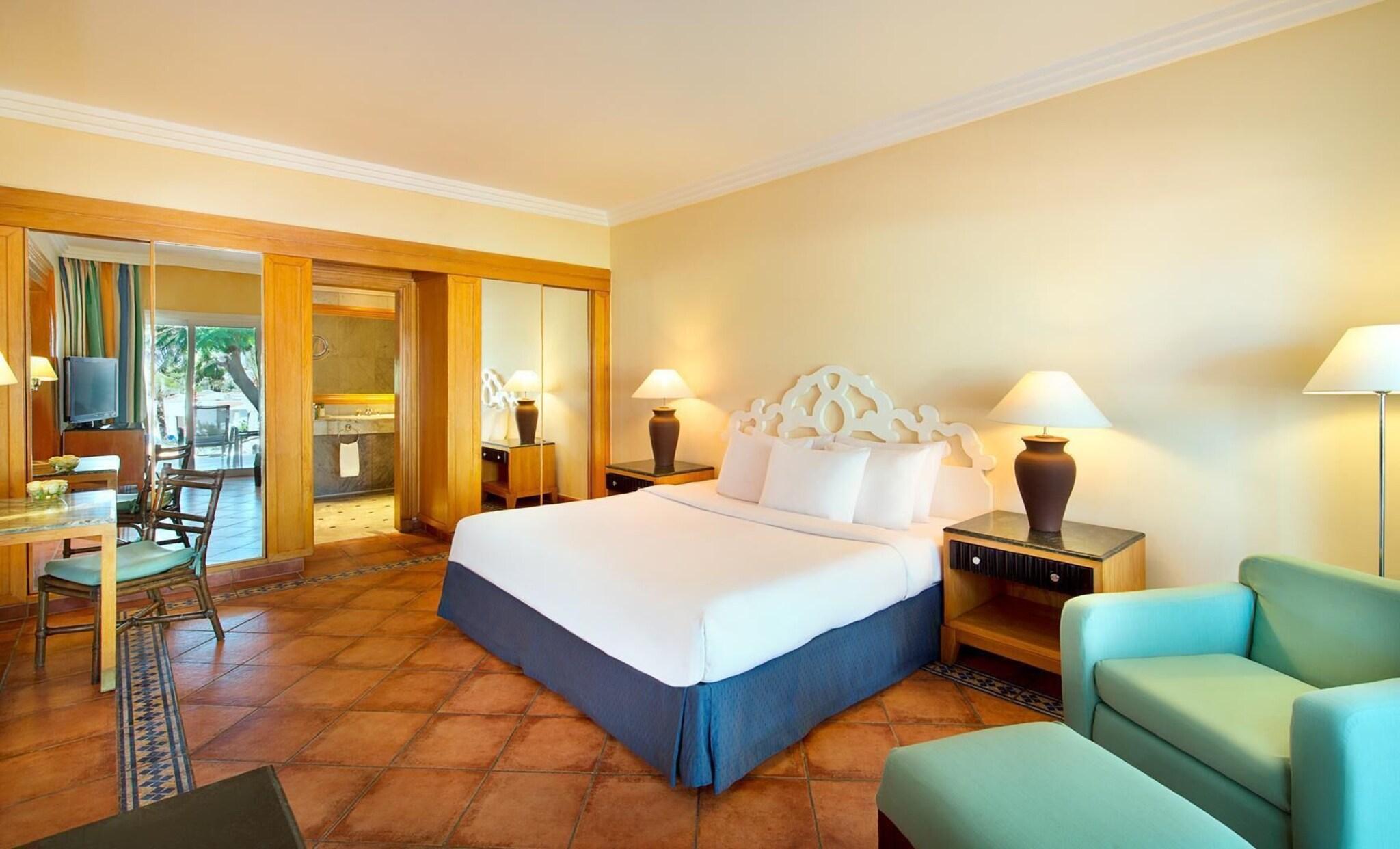 Junior Suite Queen Size Bed