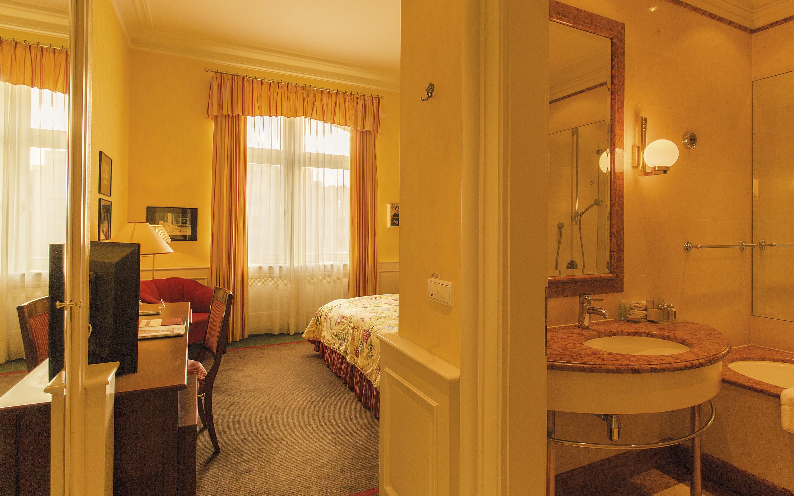 Double or Twin Deluxe