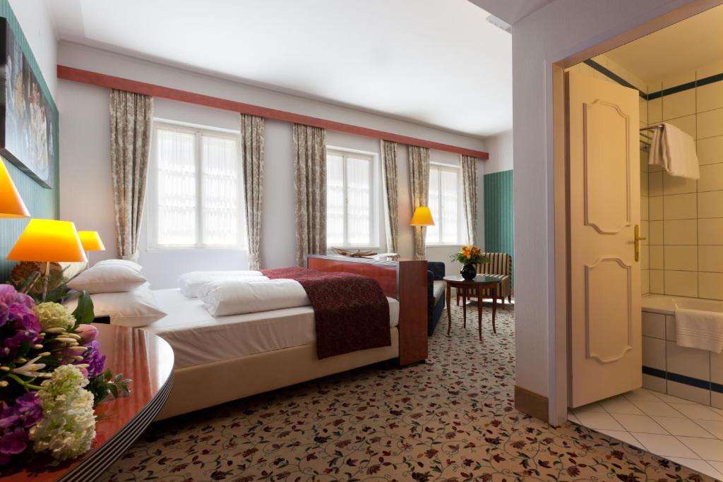 Double Deluxe King Bed