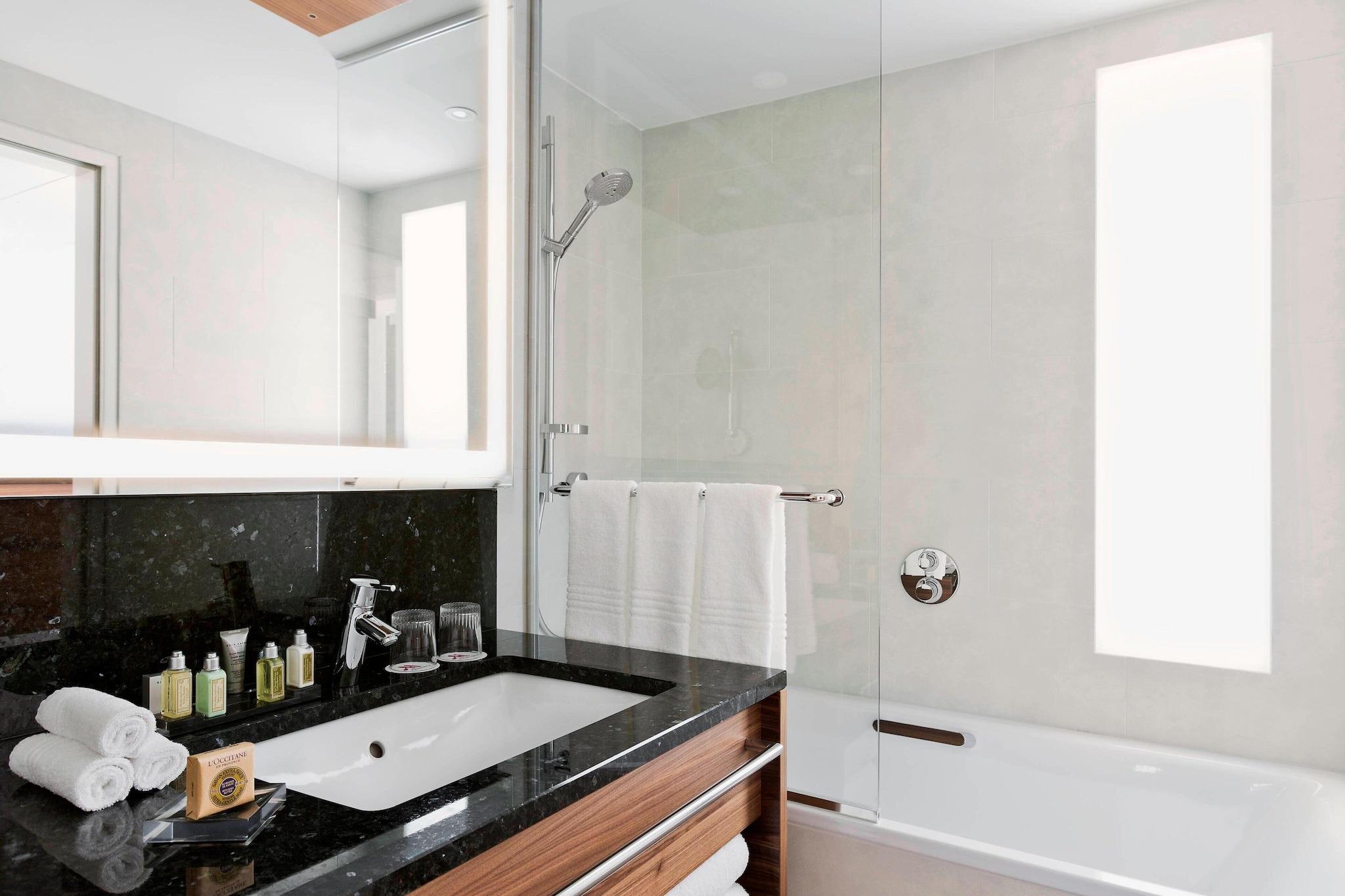 Double Deluxe King Bed