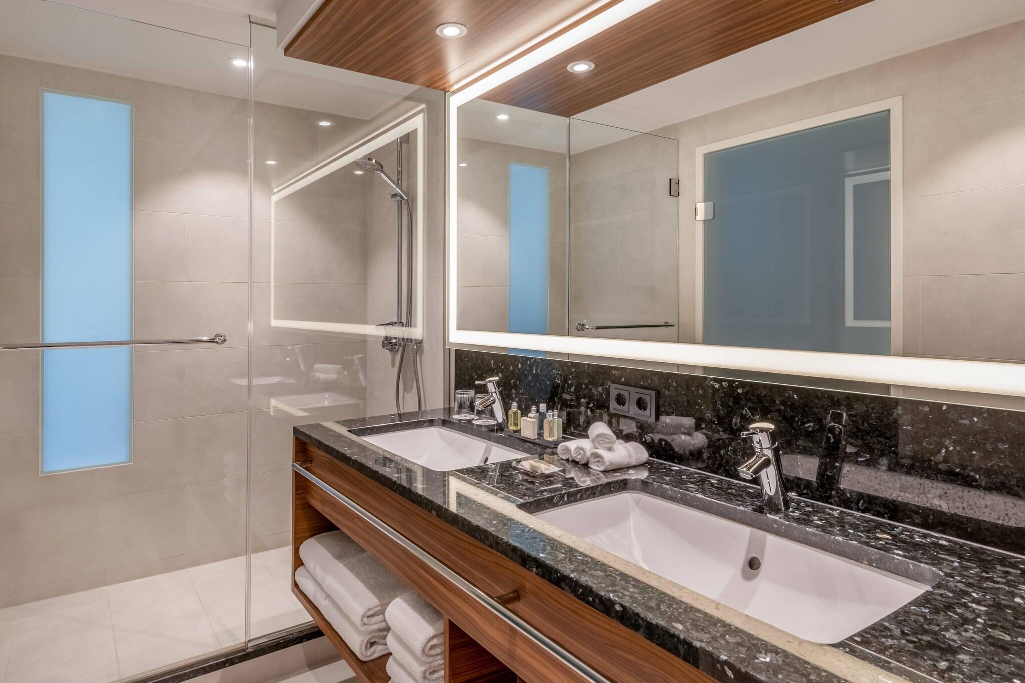 Junior Suite King Size Bed