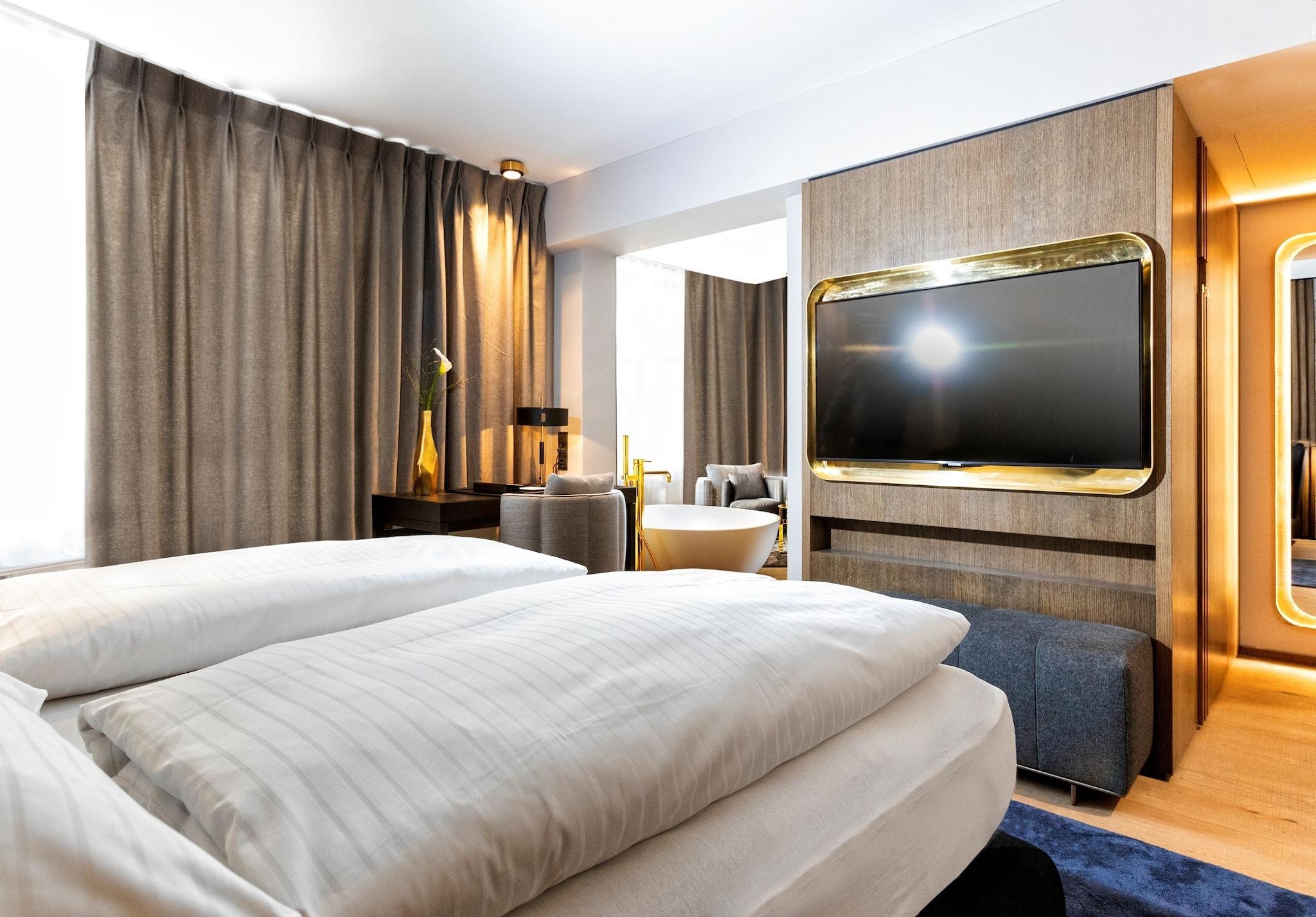 Junior Suite Queen Size Bed