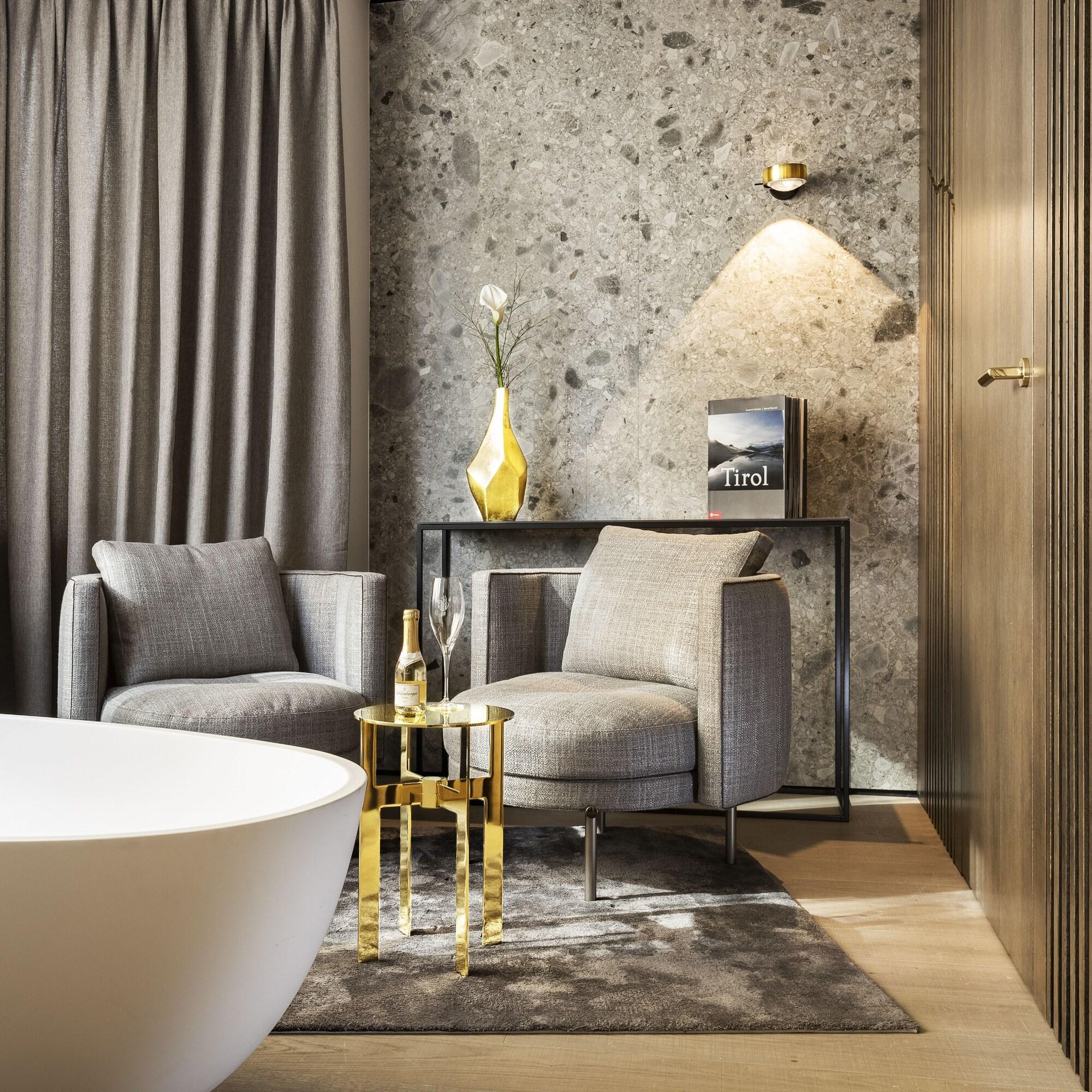 Junior Suite Queen Size Bed