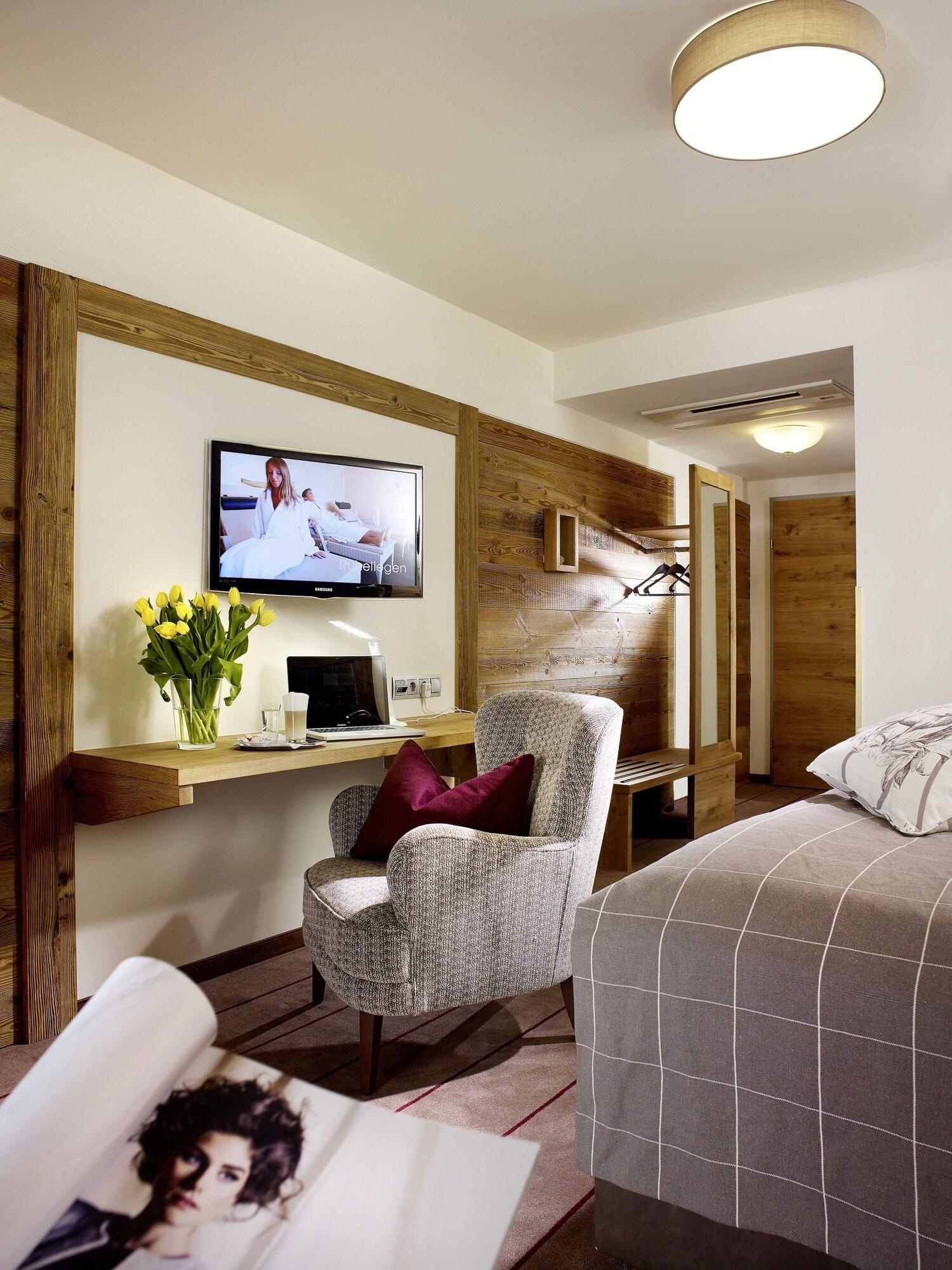 Double Deluxe King Bed