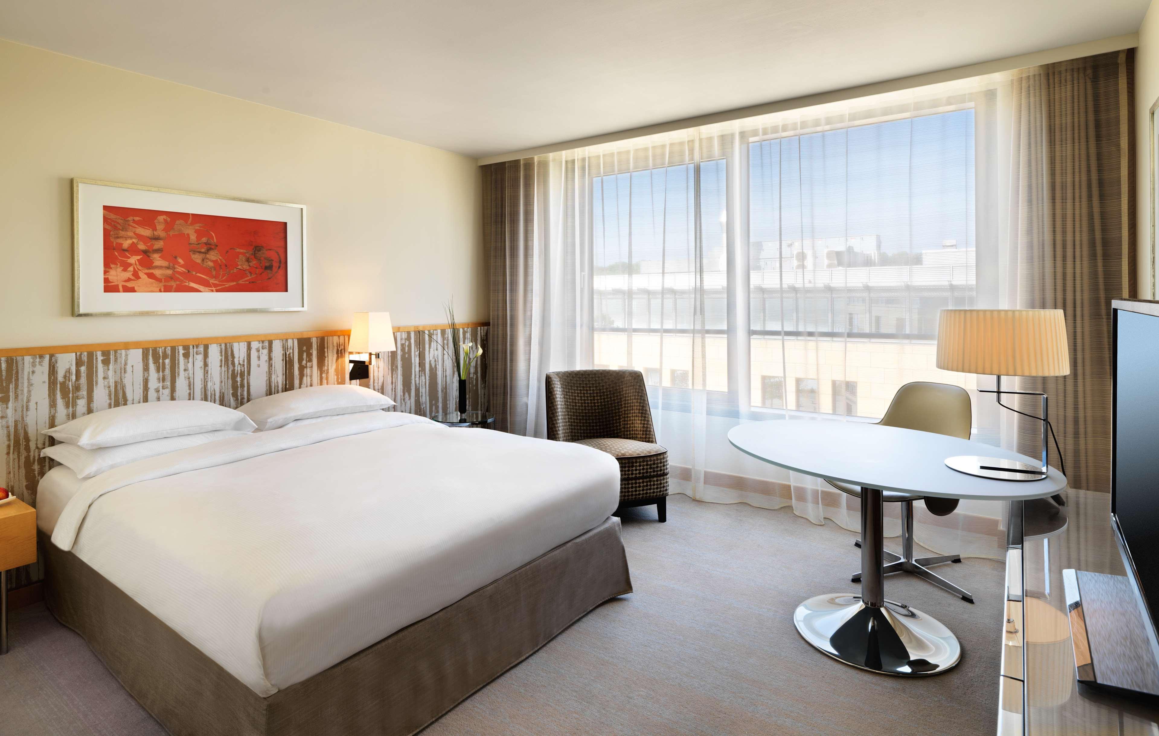 Double Club Queen Bed