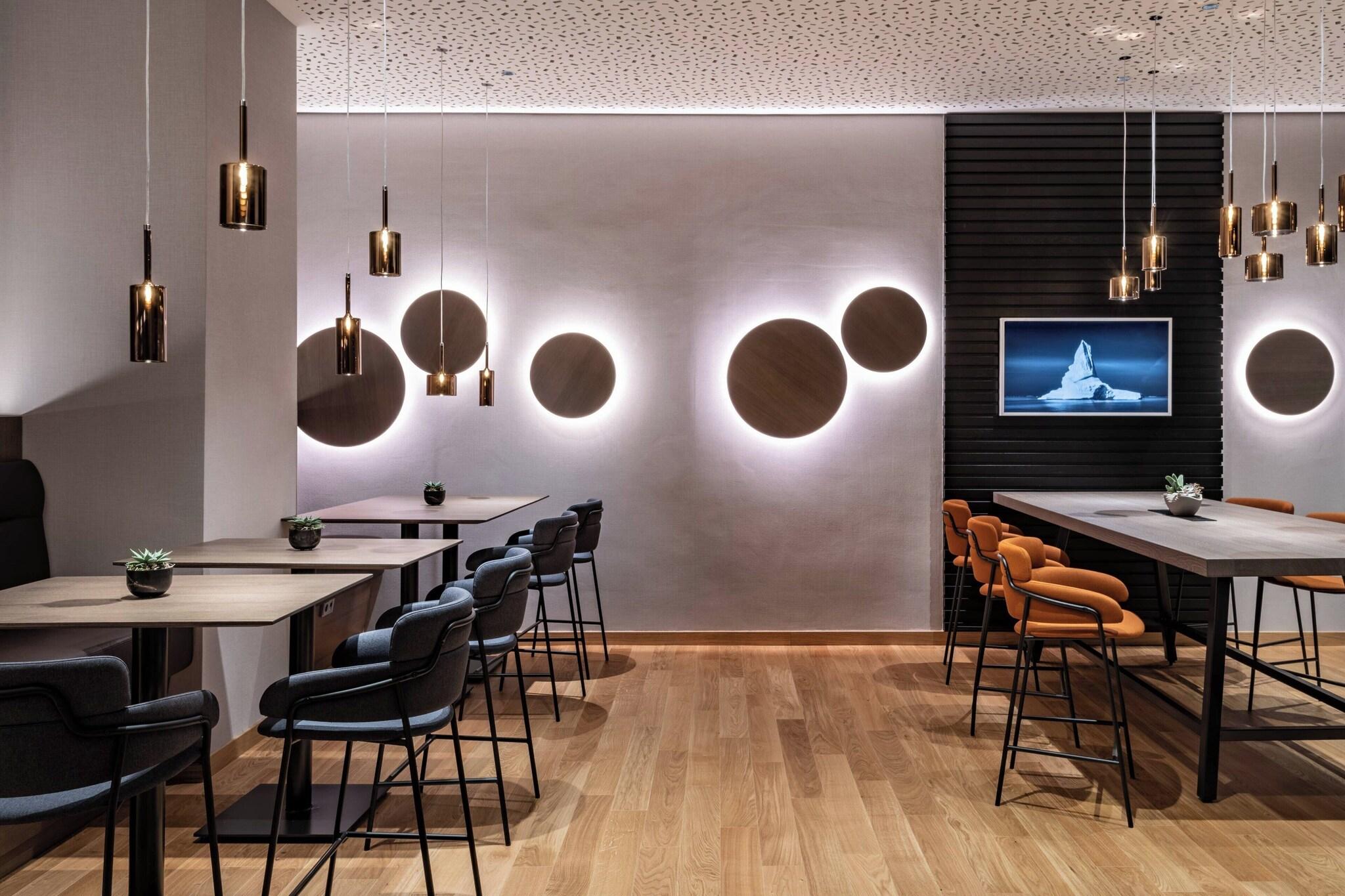 Double Club King Bed