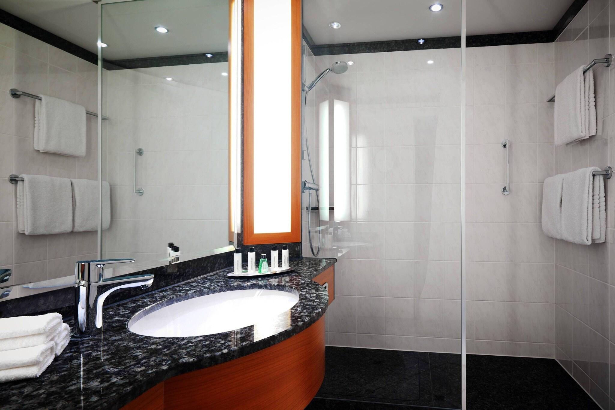 Studio Queen Bed Non Smoking