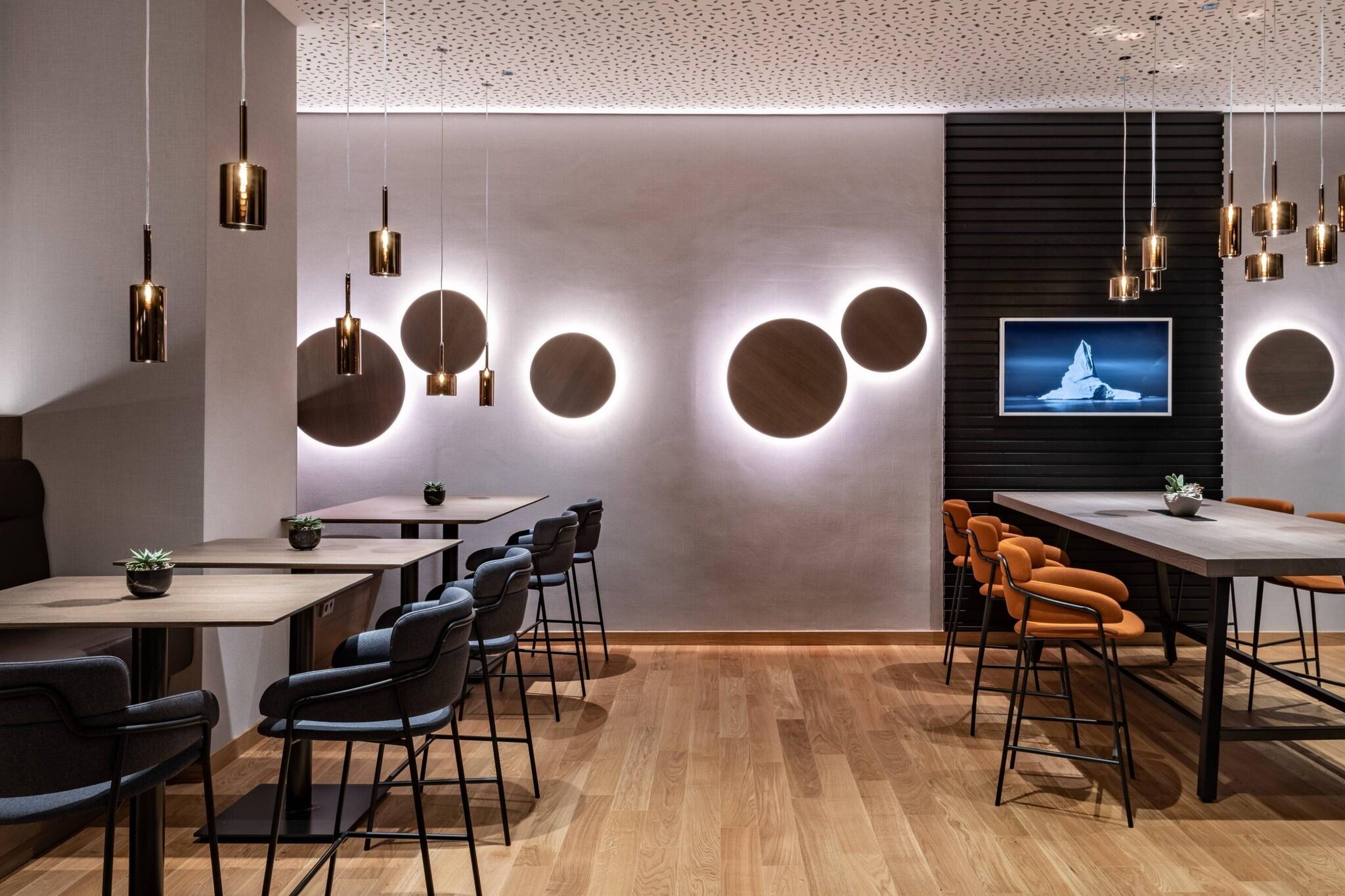 Double Club King Bed