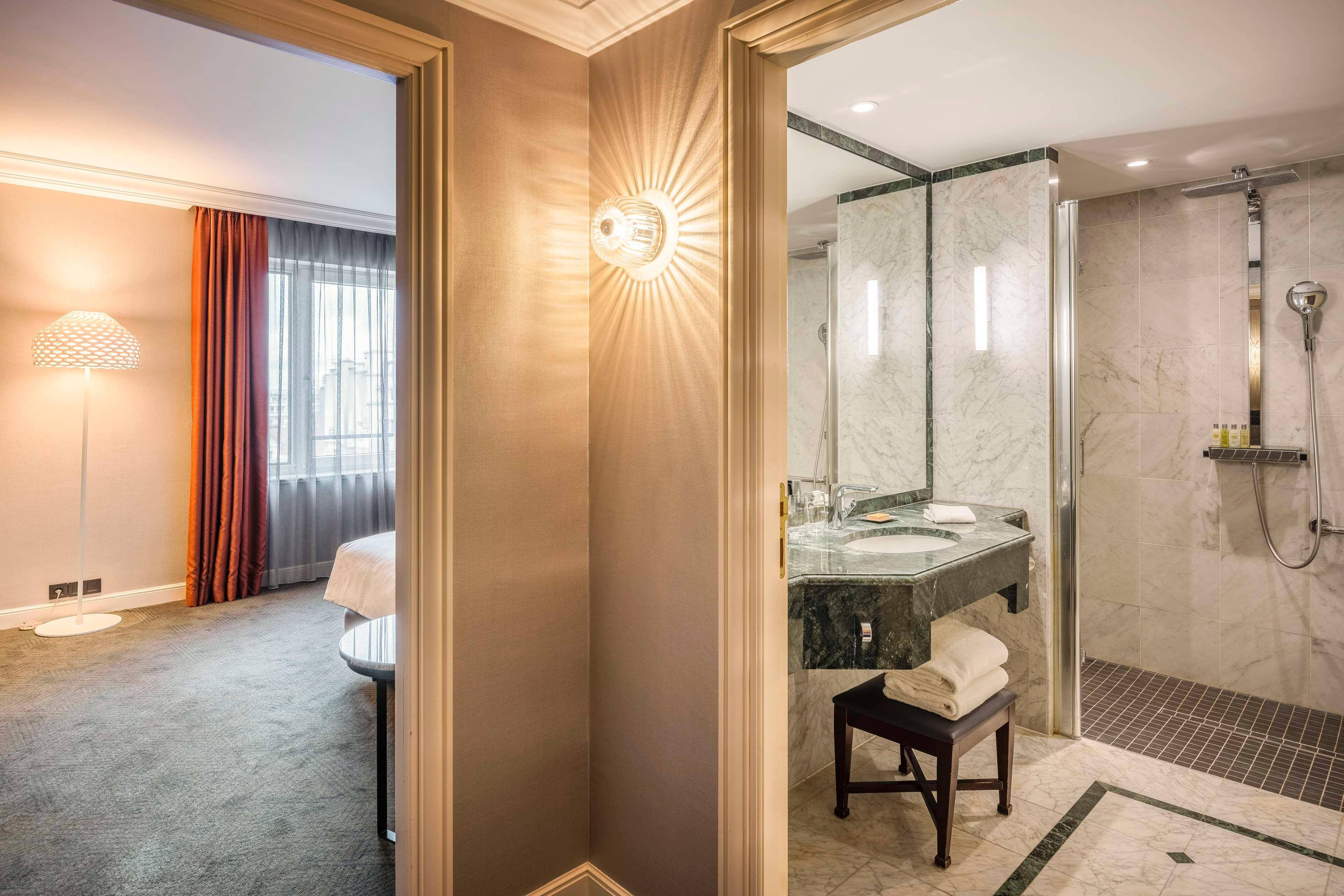 Double Accessible King Size Bed