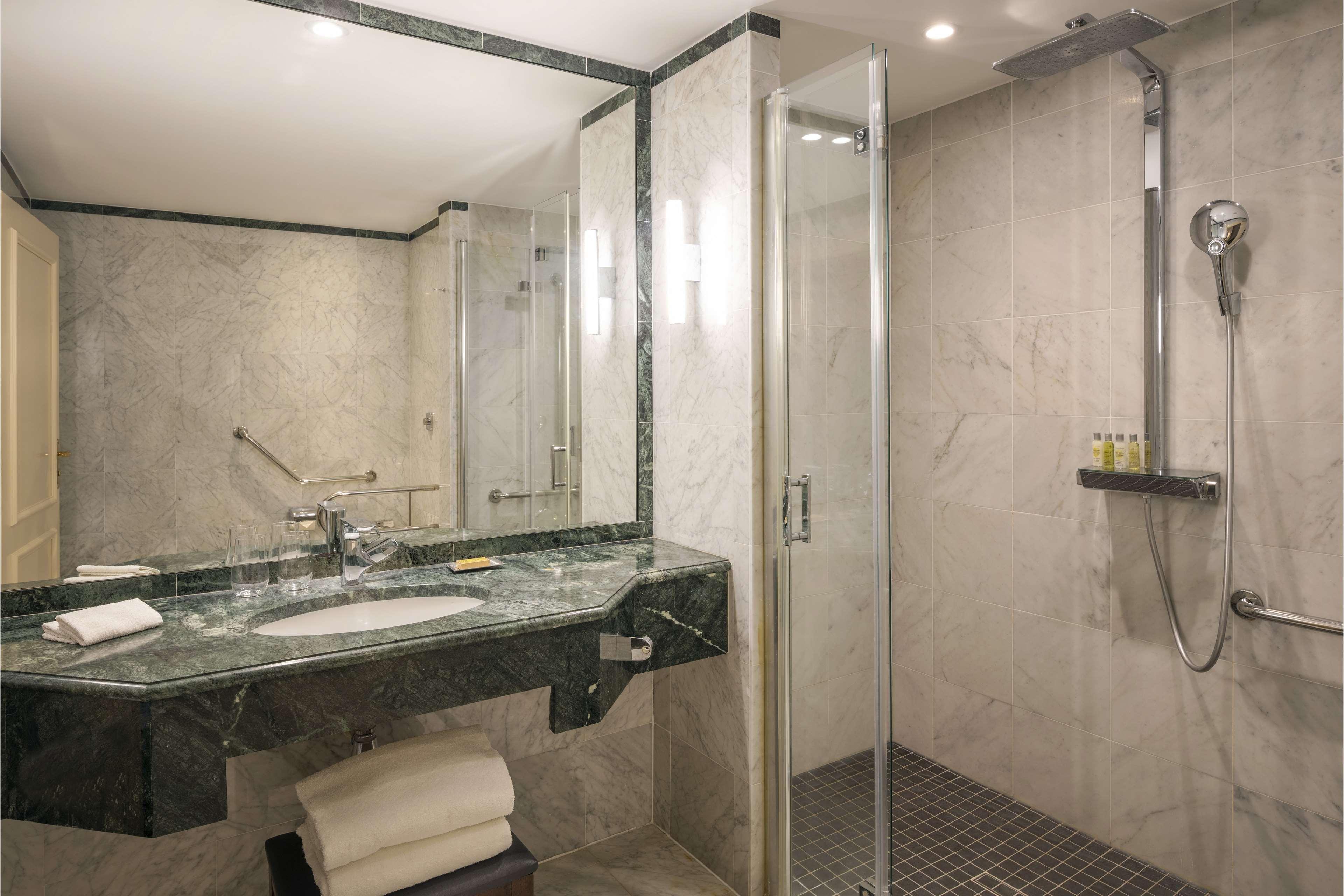 Double Accessible King Size Bed