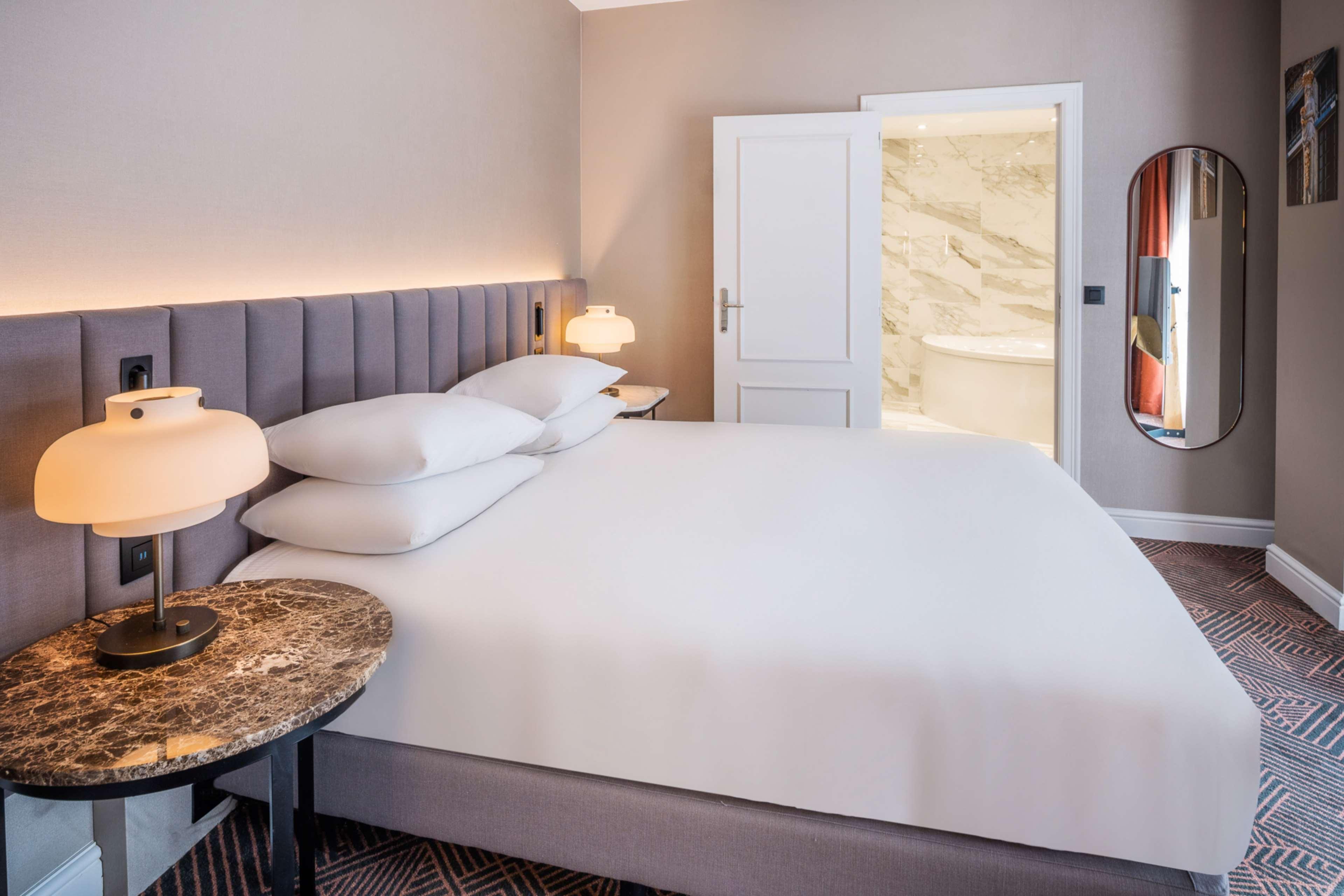 Family Room King Size Bed