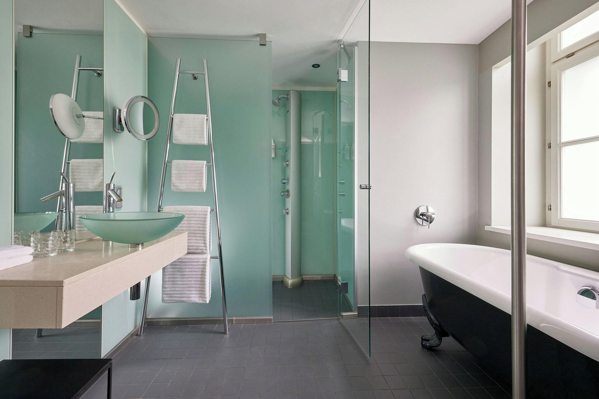 Family Room King Bed One Bedroom 