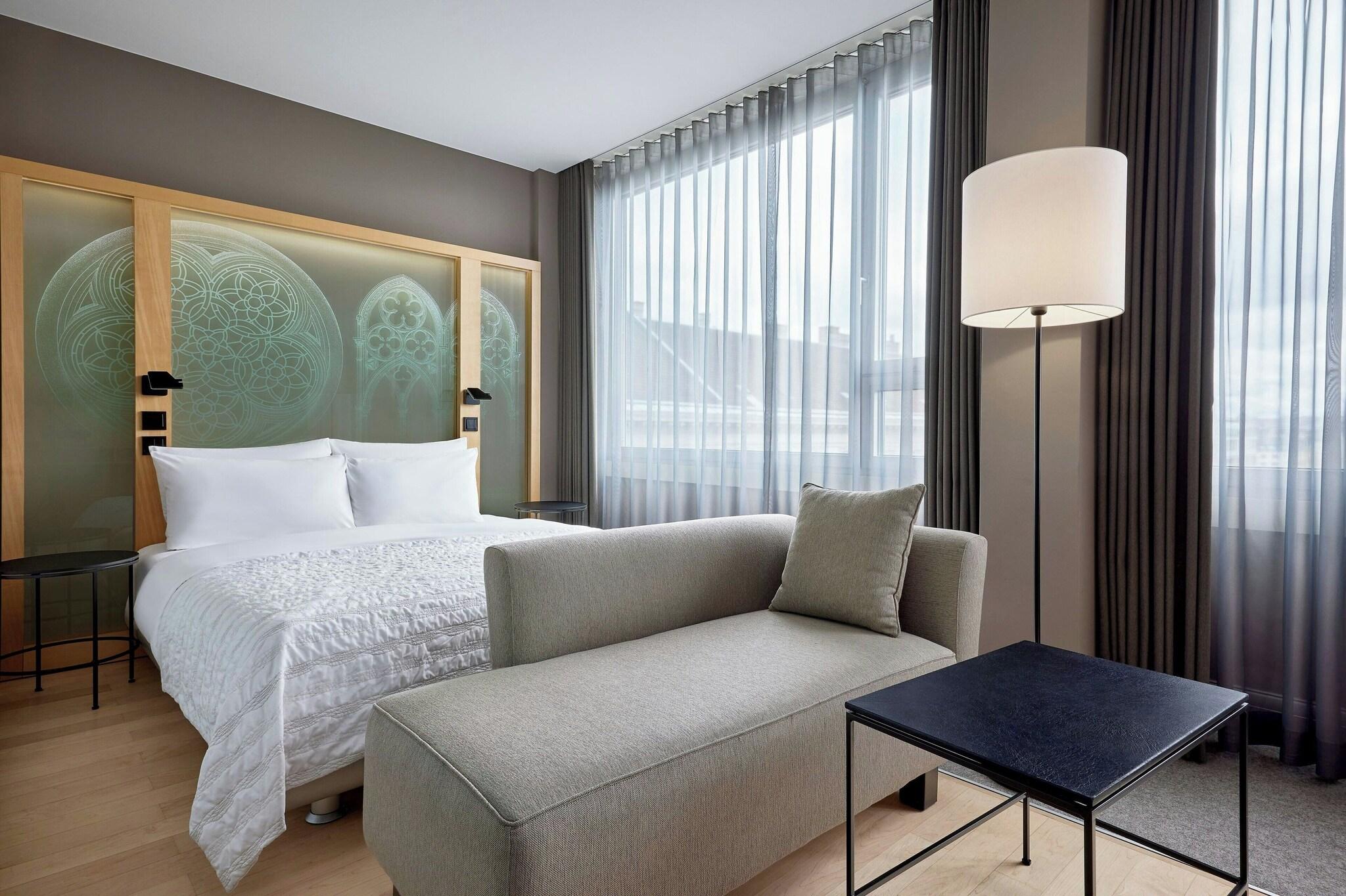 Double Classic Queen Bed