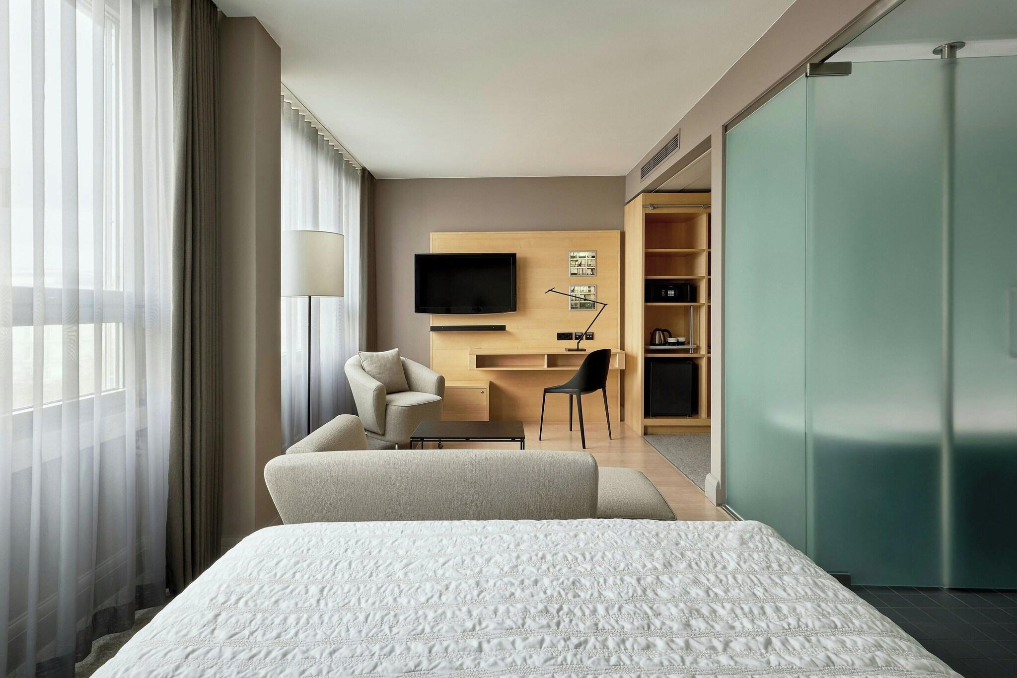 Double Classic Queen Bed