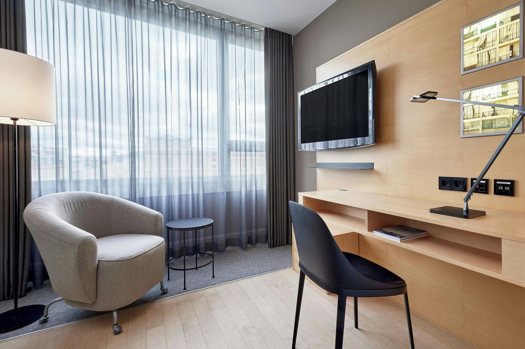 Double Classic Queen Bed