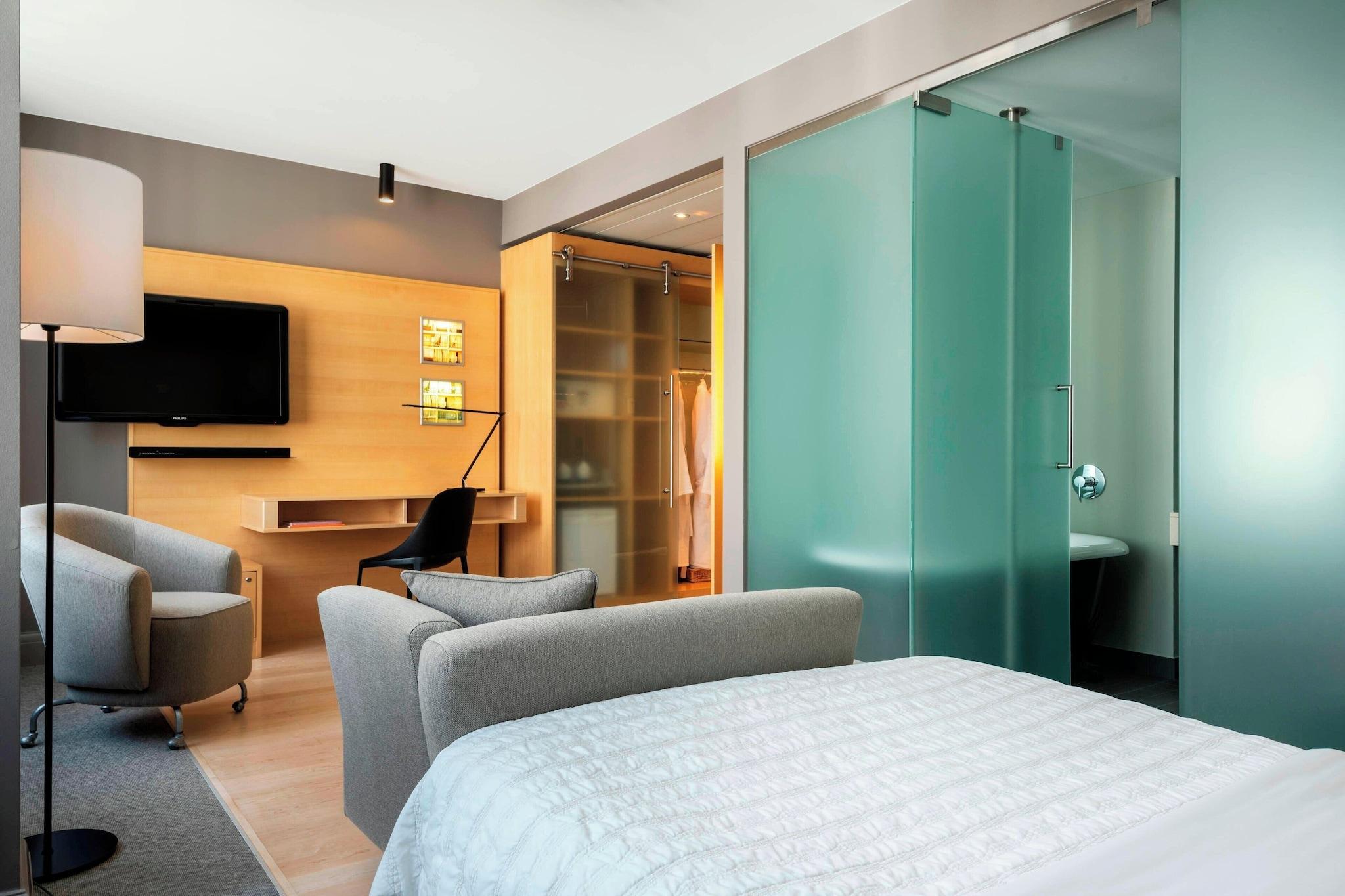 Double Classic Queen Bed