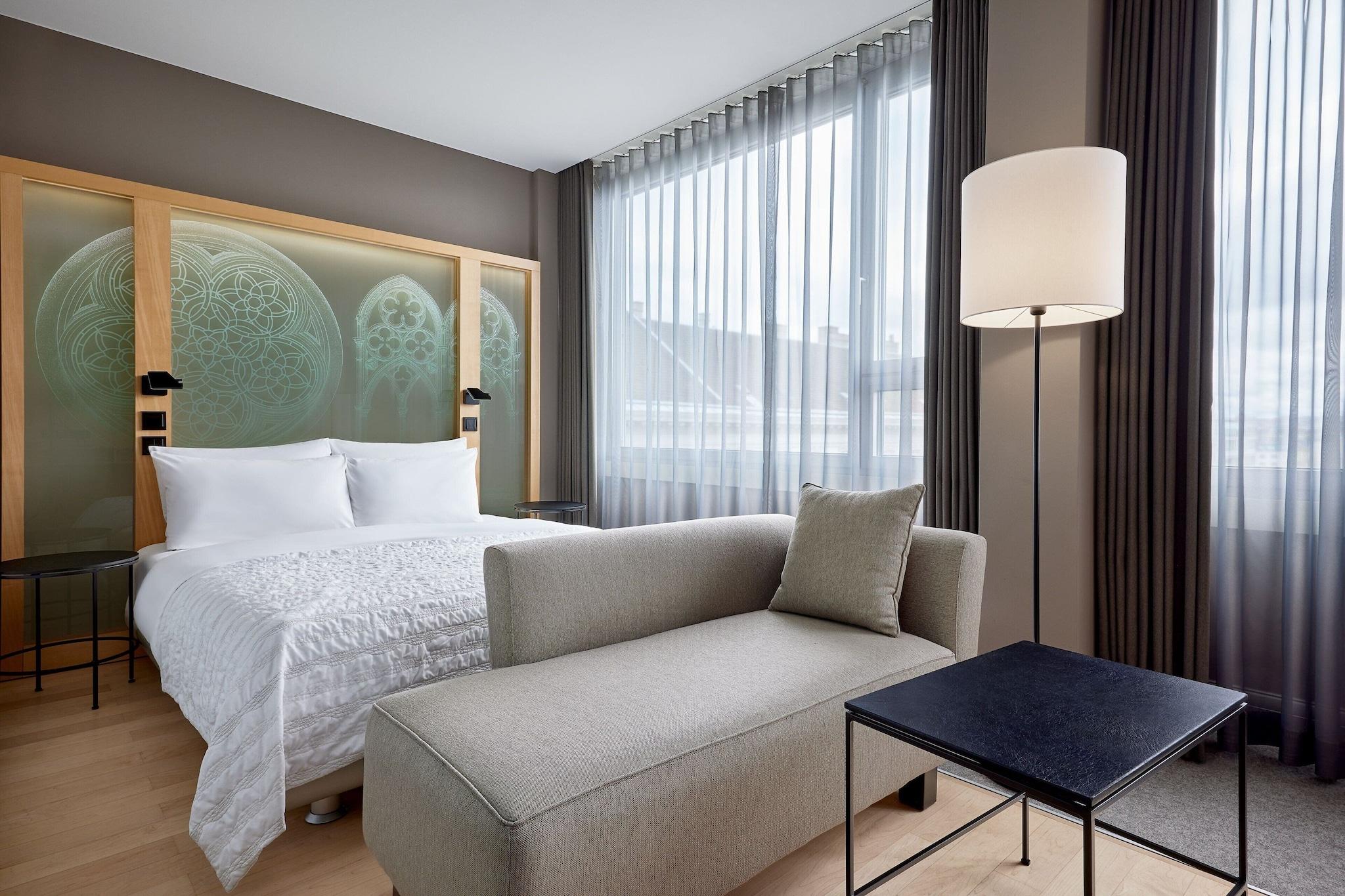 Double Classic Queen Bed